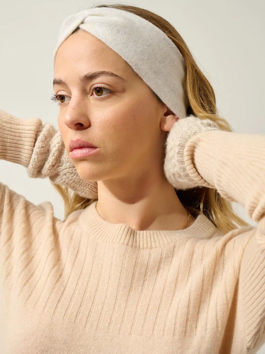 PAT headband 4 ply heather white
