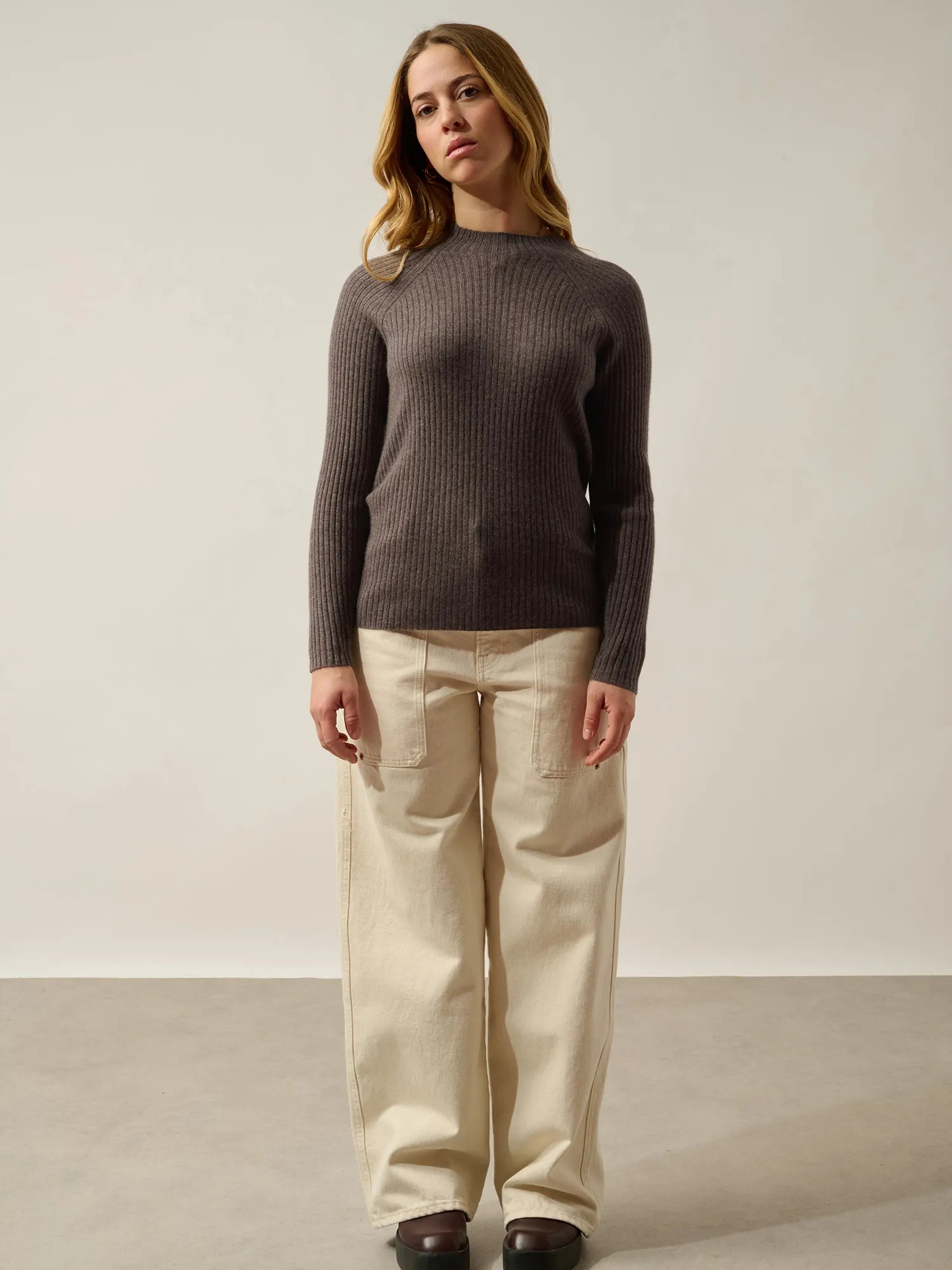 ASSIA pullover stehkragen boutons poignets taupe meliert