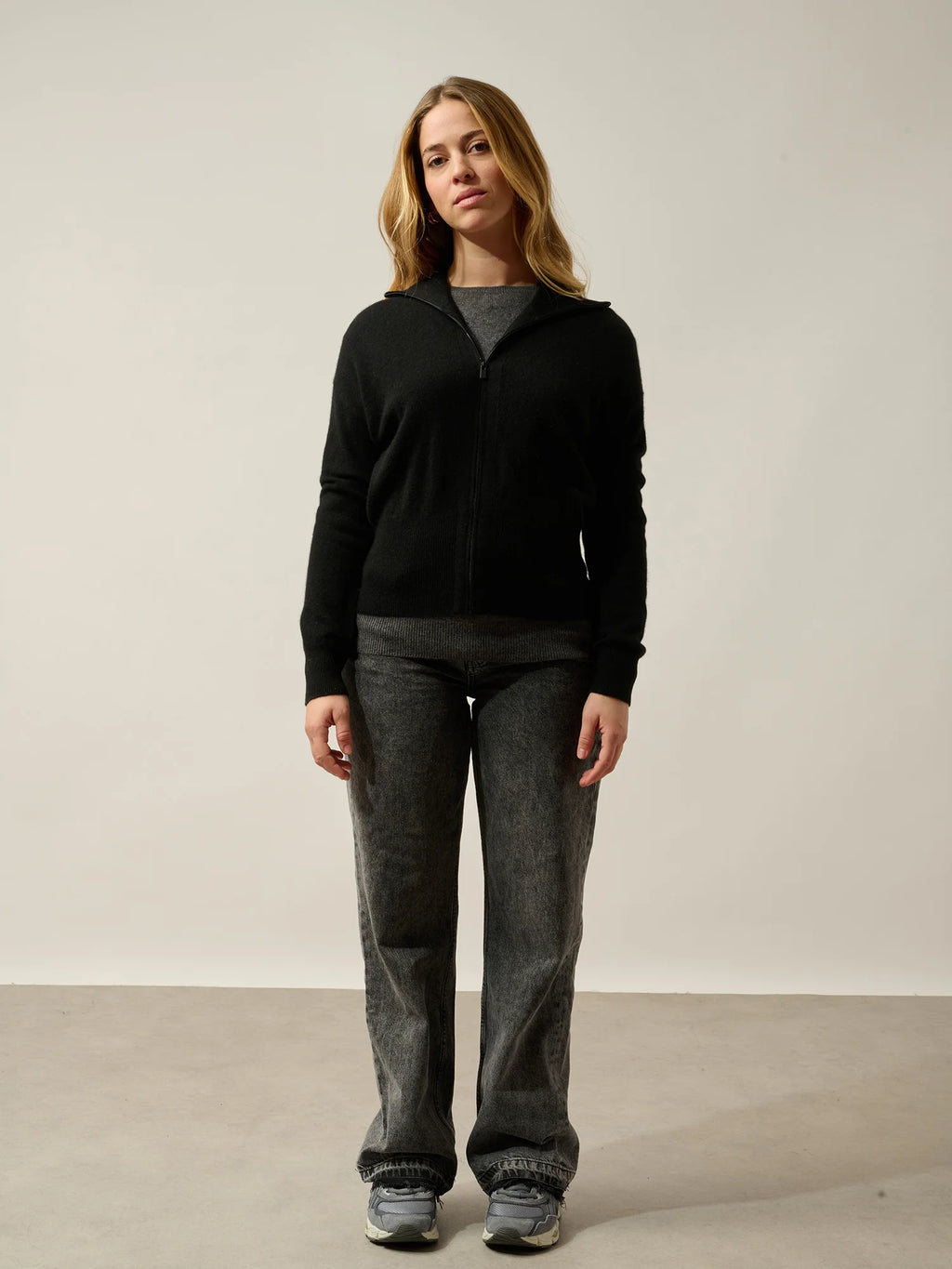 ANNELISE vest zipped trucker neck black