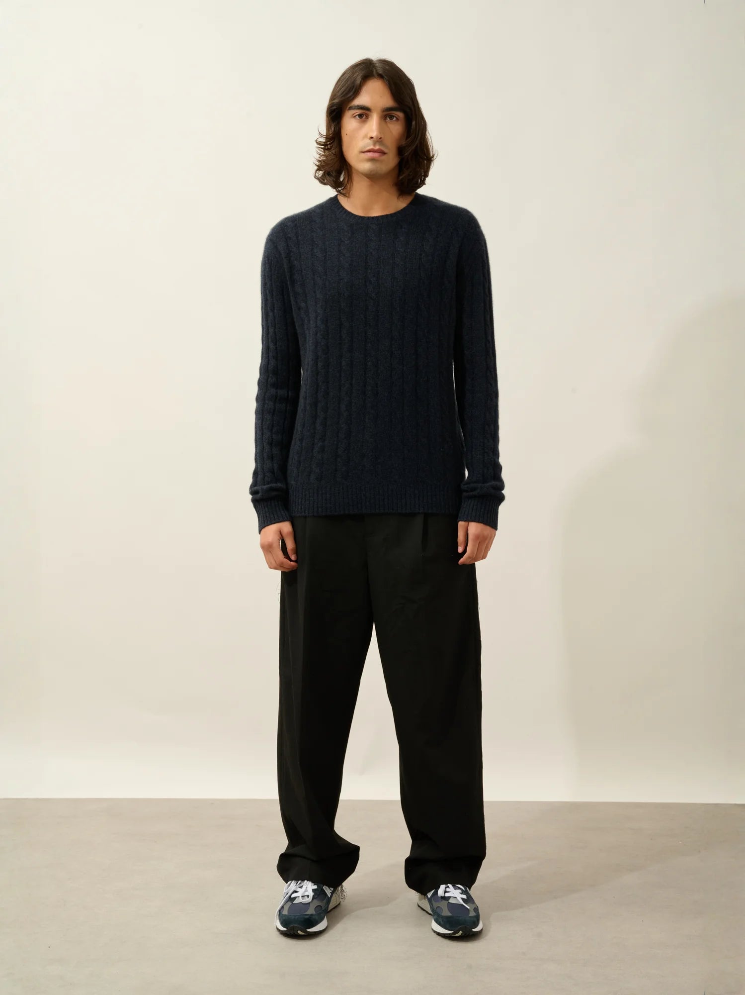 ORIVIAN sweater crew neck 4 ply caviar