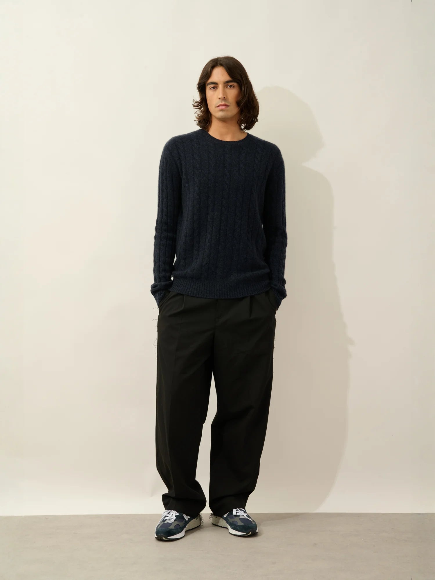 ORIVIAN sweater crew neck 4 ply caviar