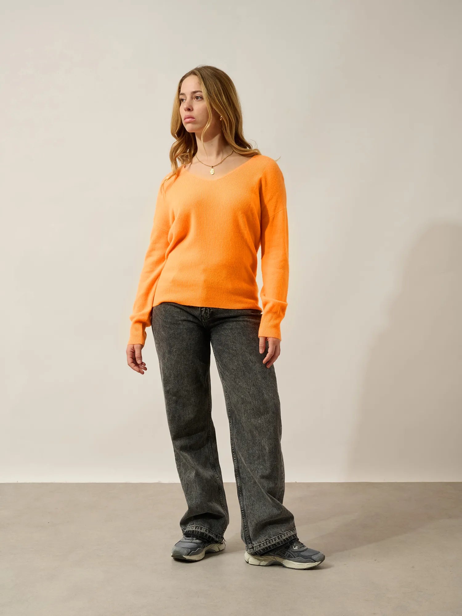 LUMIRA sweater v-neck neon tangerine