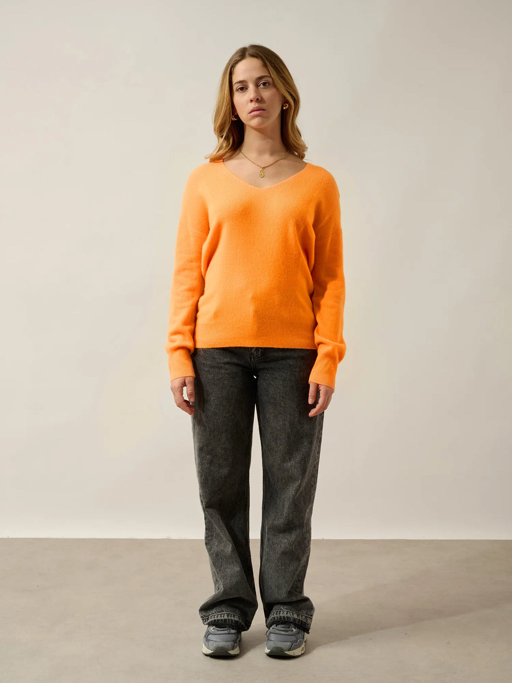 LUMIRA sweater v-neck neon tangerine