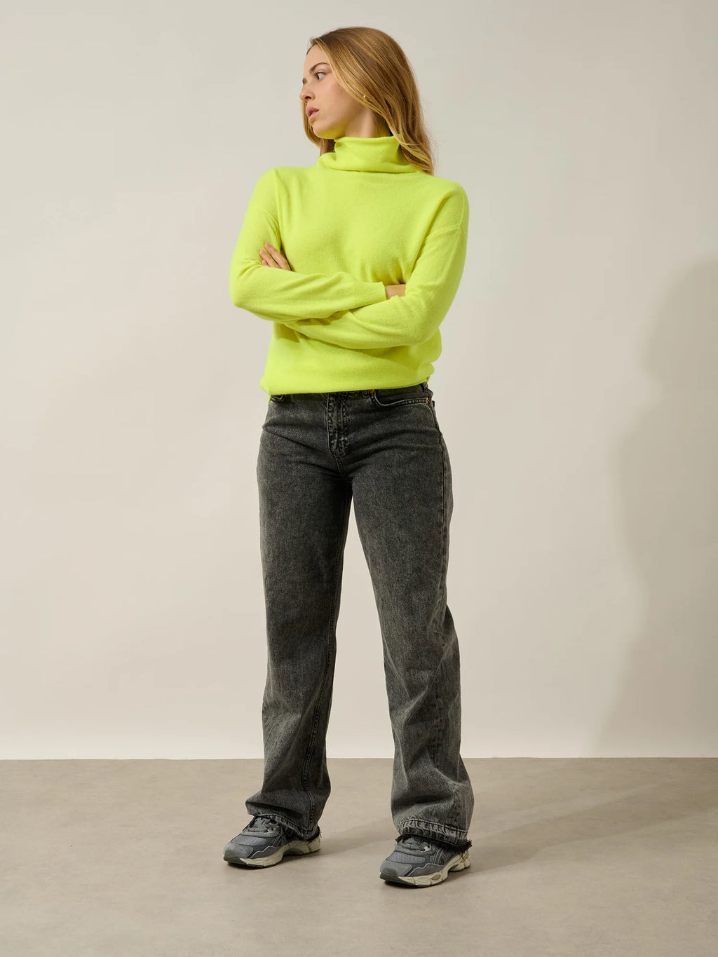 KORIEL pull col montant jaune fluo