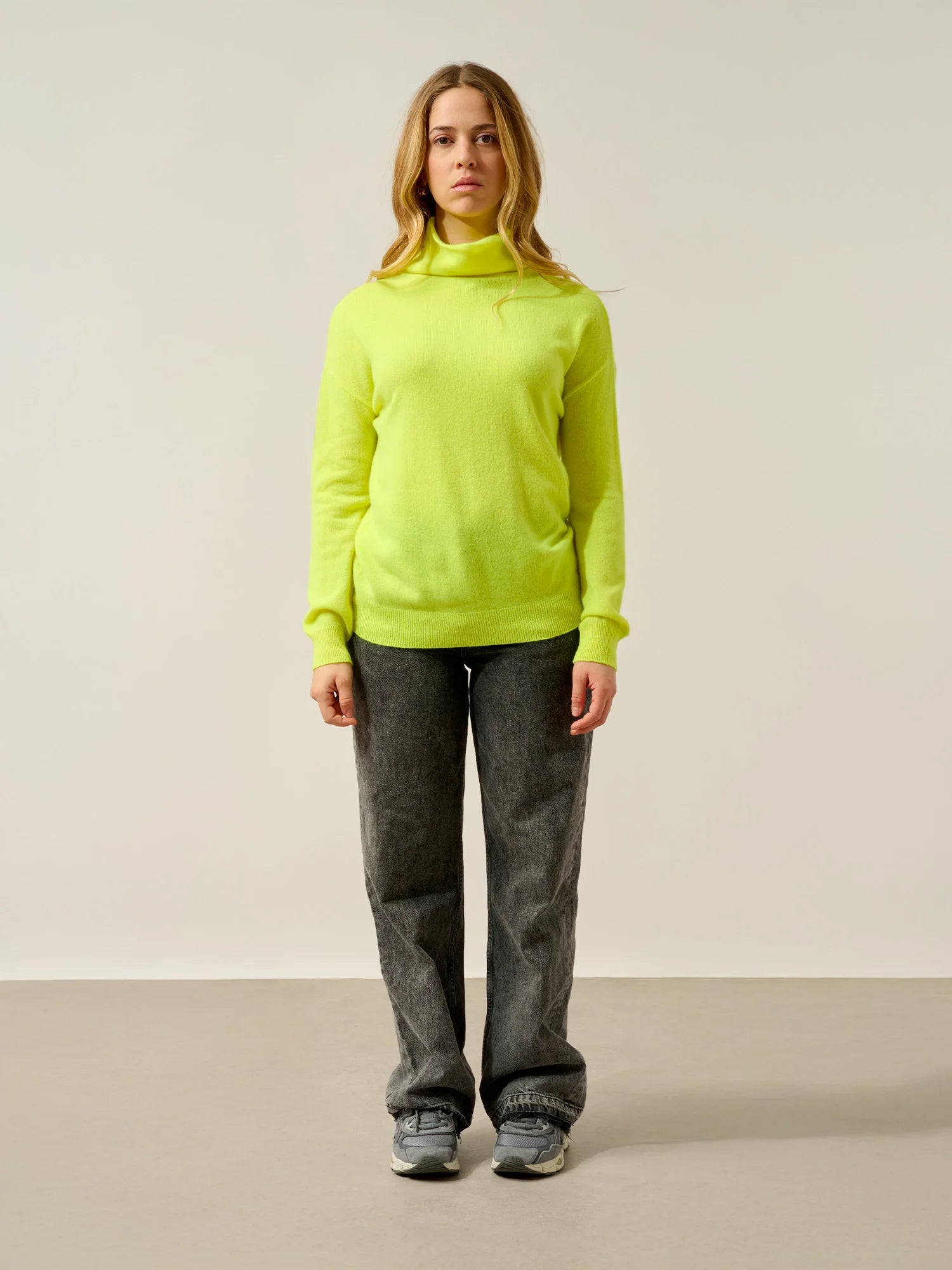 KORIEL pull col montant jaune fluo