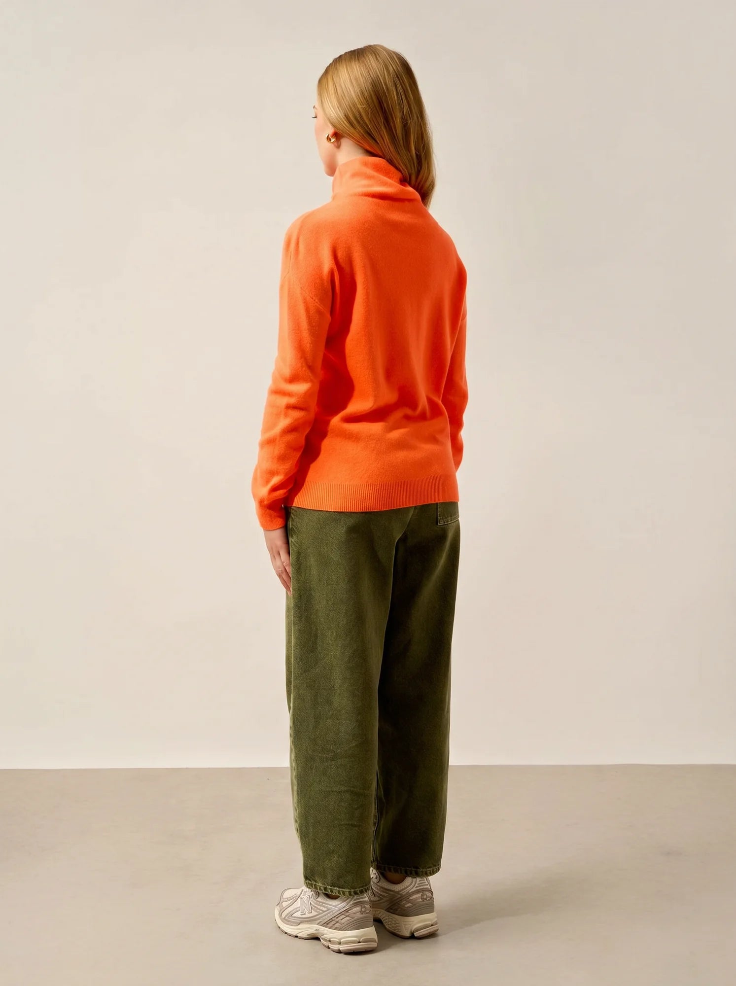 KORIEL sweater mock neck neon orange