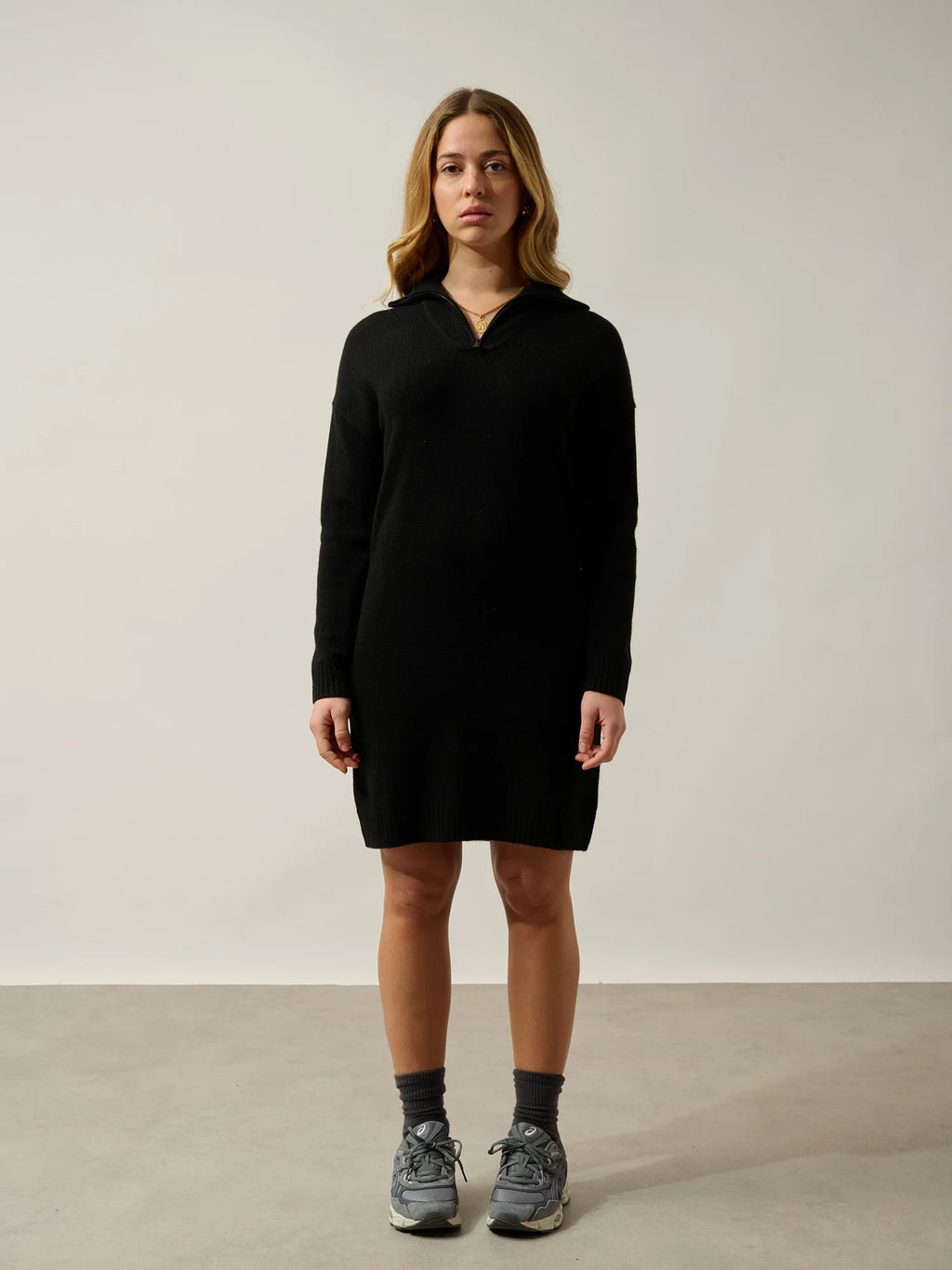 STELLA Dress Short Trucker Neck 4 Ply Black