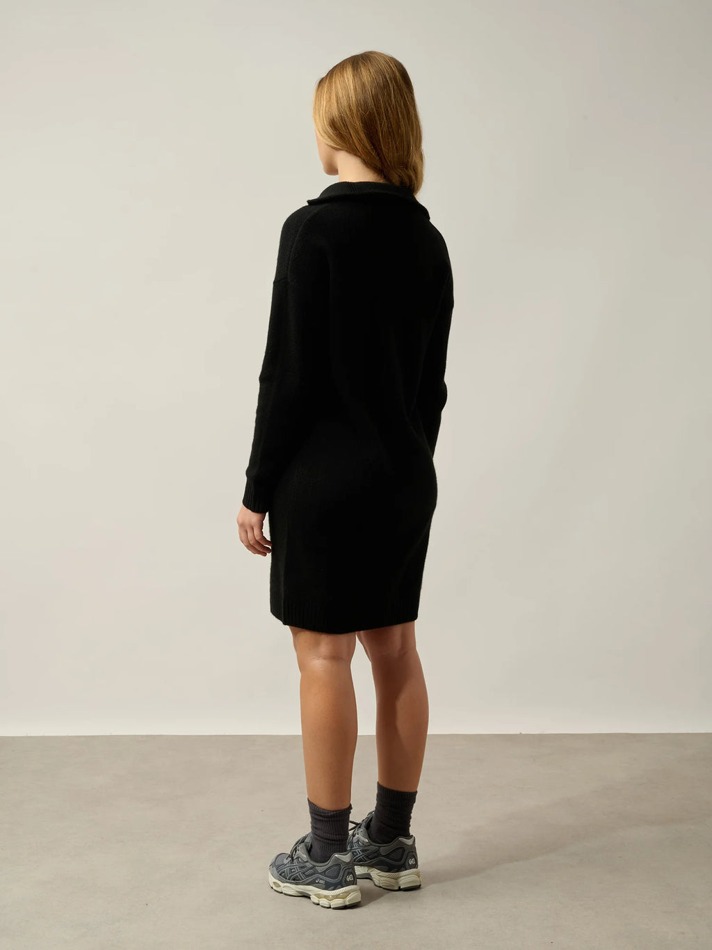STELLA Dress Short Trucker Neck 4 Ply Black