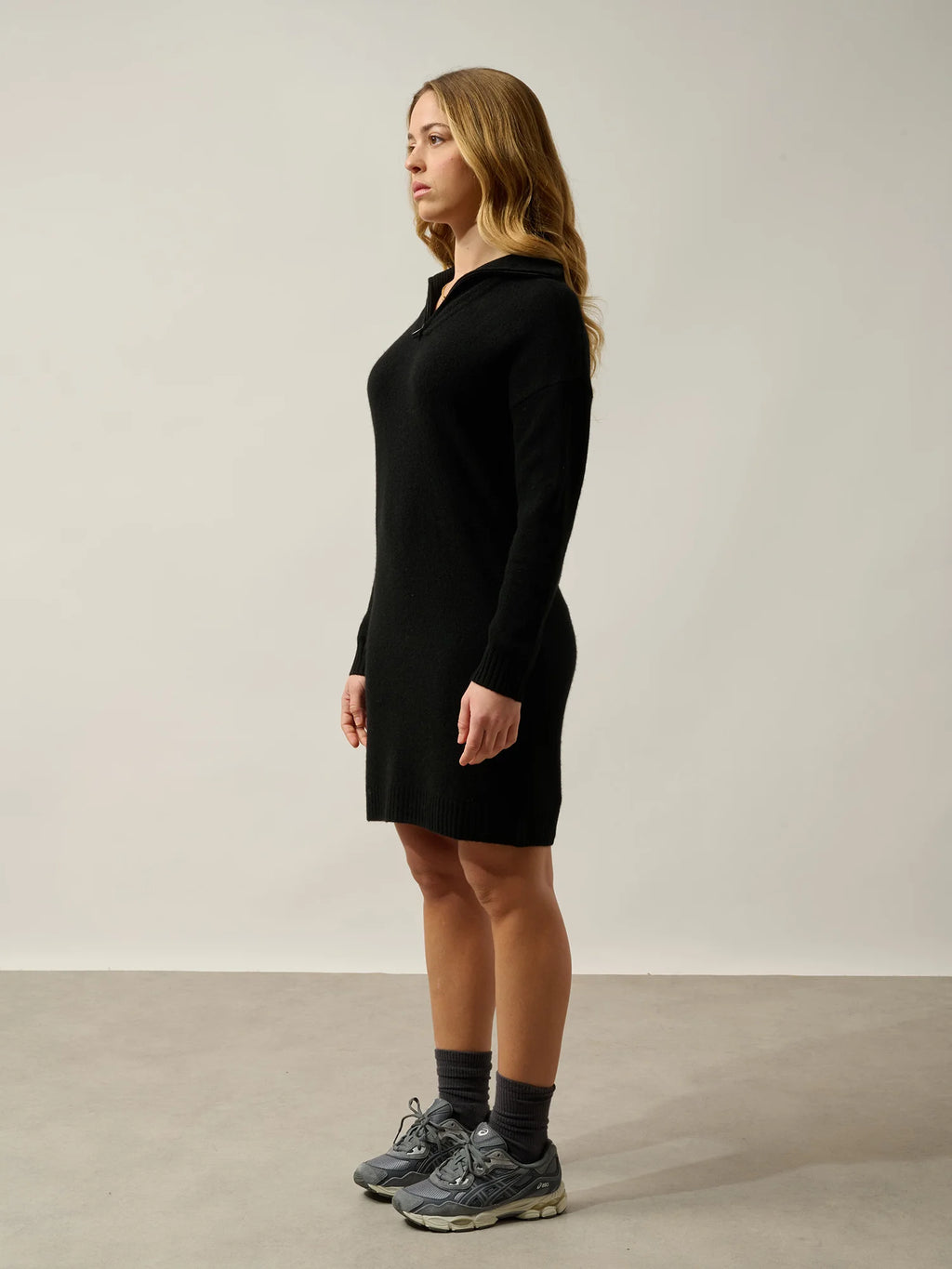 STELLA Dress Short Trucker Neck 4 Ply Black