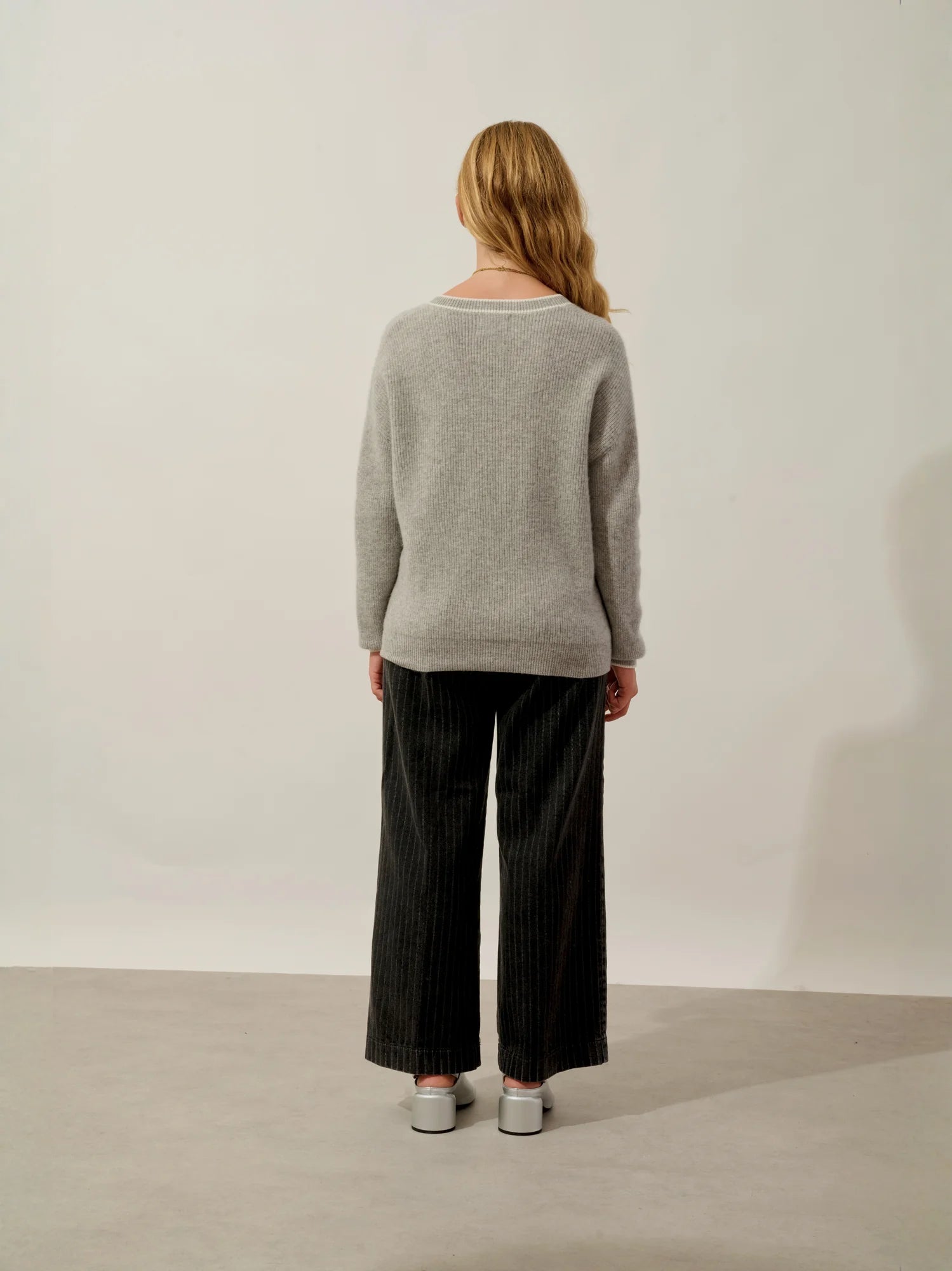 SABINE sweater v-neck heather cloud and ivory