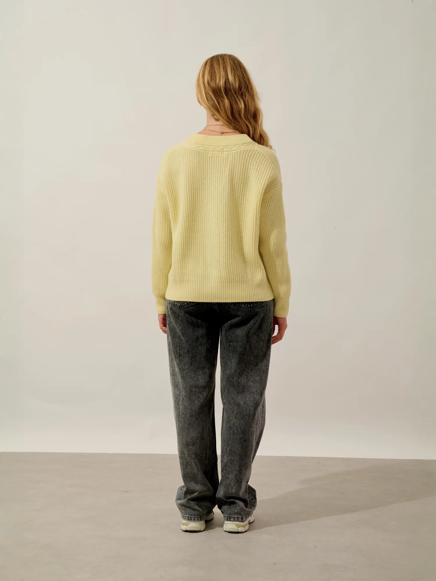 SELENA cardigan v-neck 4 ply lemonade