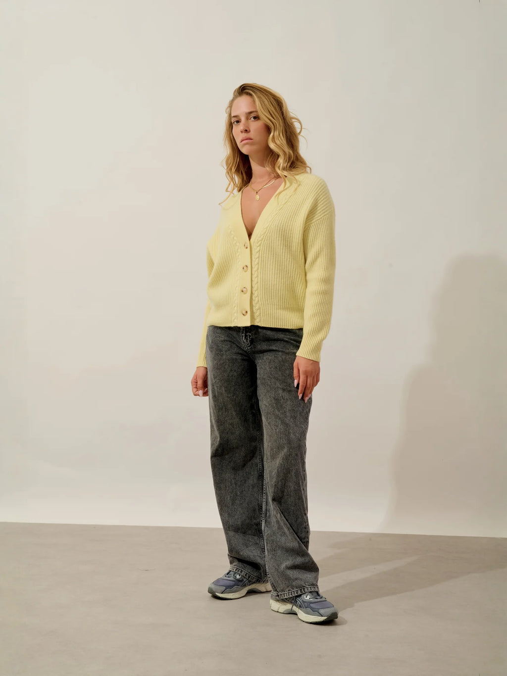 SELENA cardigan v-neck 4 ply lemonade