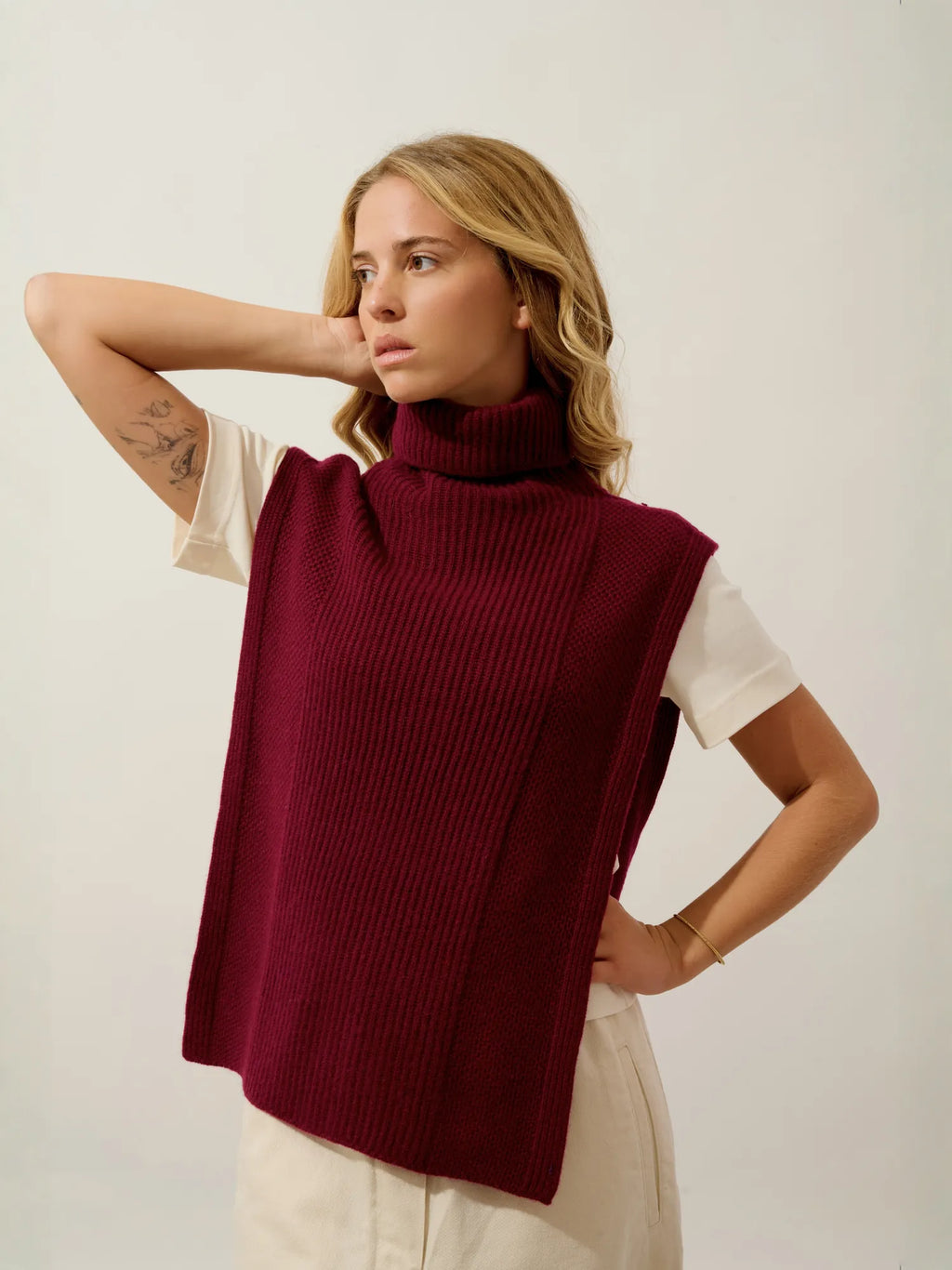 DEMI poncho ouvert col roulé 4 fils bordeaux