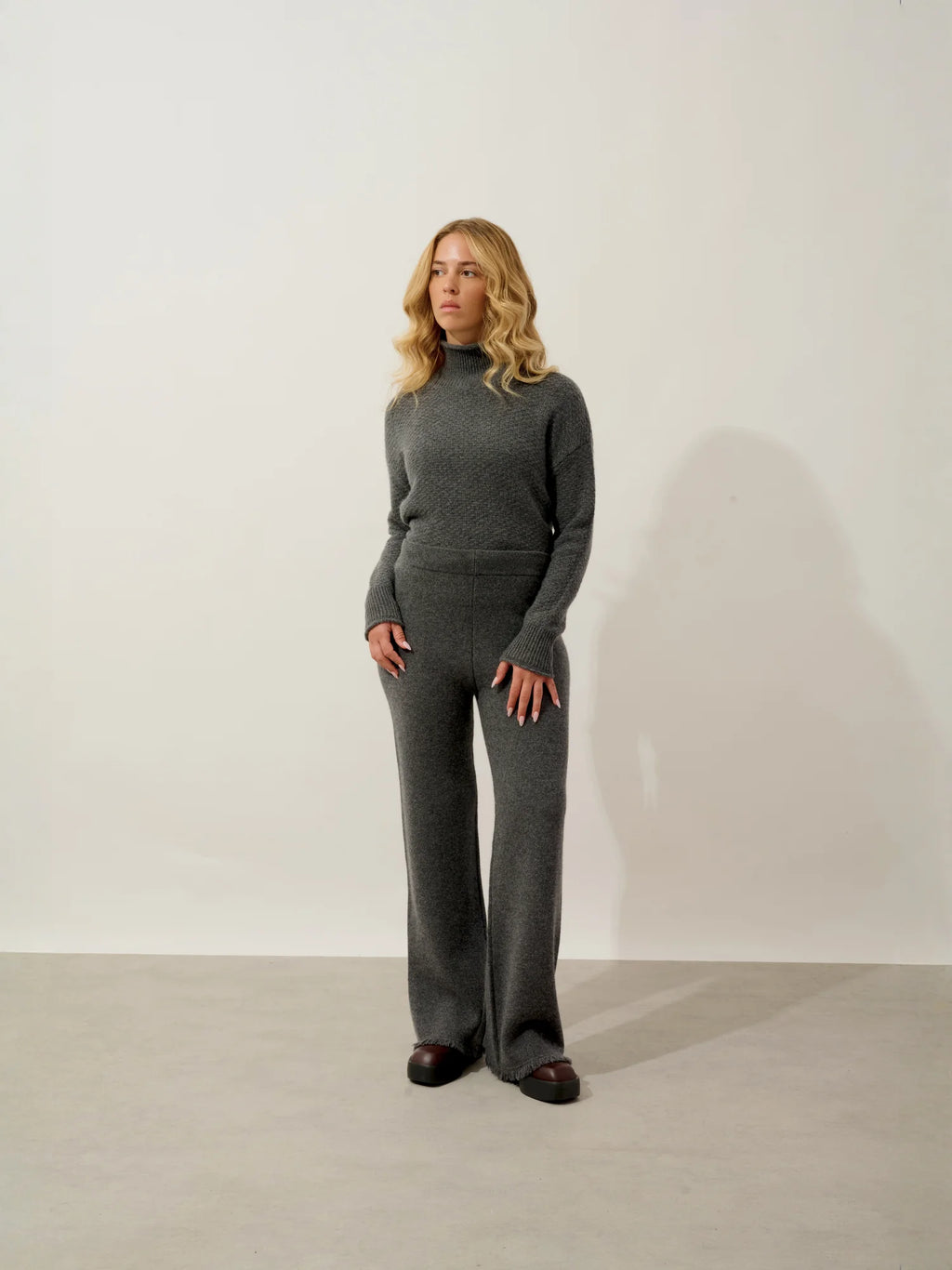 ANGUSTIA pantalon évasé anthracite chiné