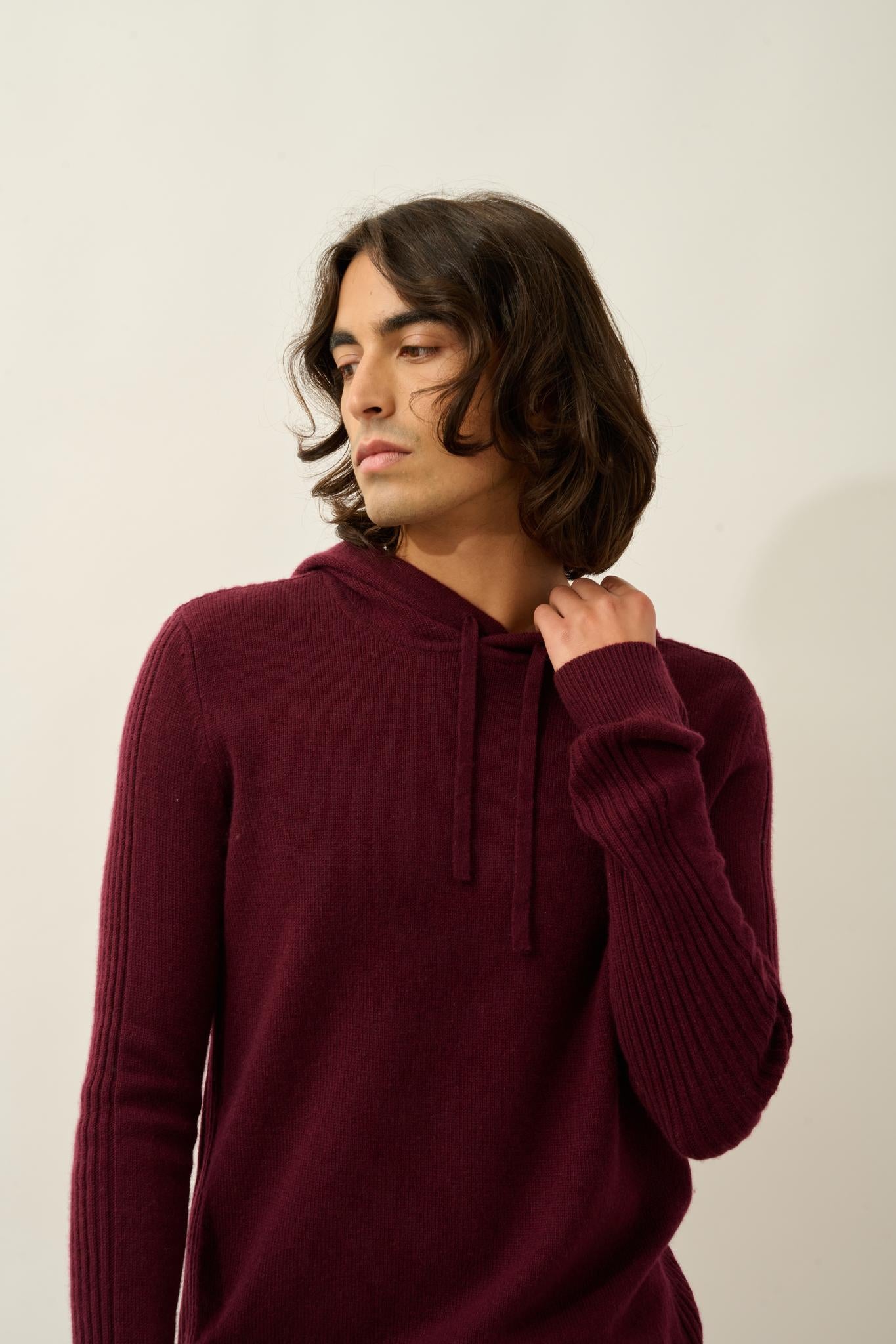 BENDT pull capuche 4 fils mûre 100% cachemire