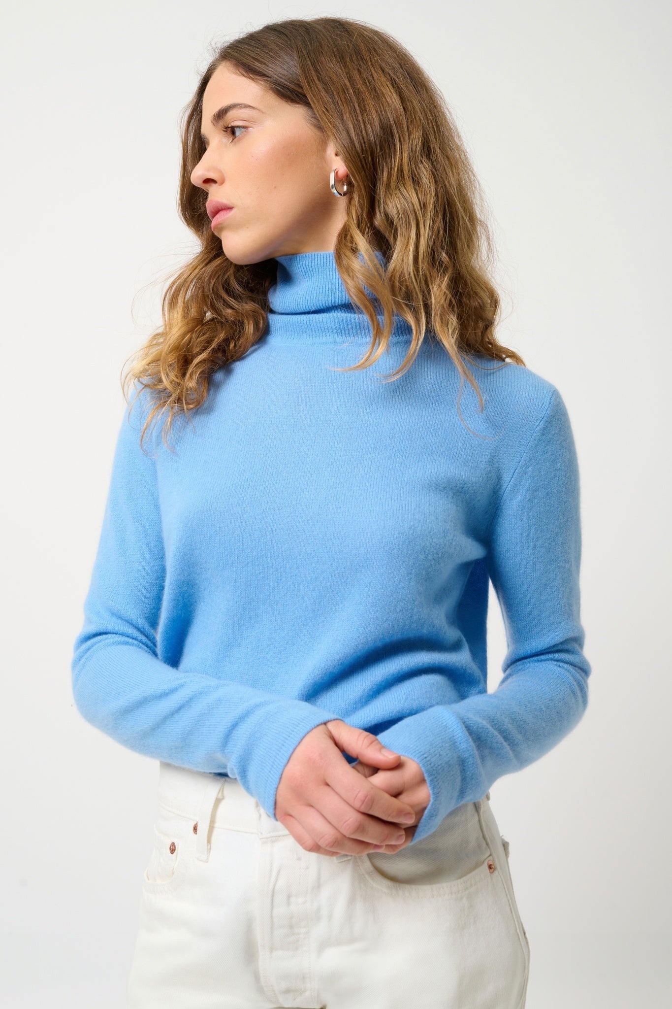 BISE pull col roulé baby blue 100% cachemire