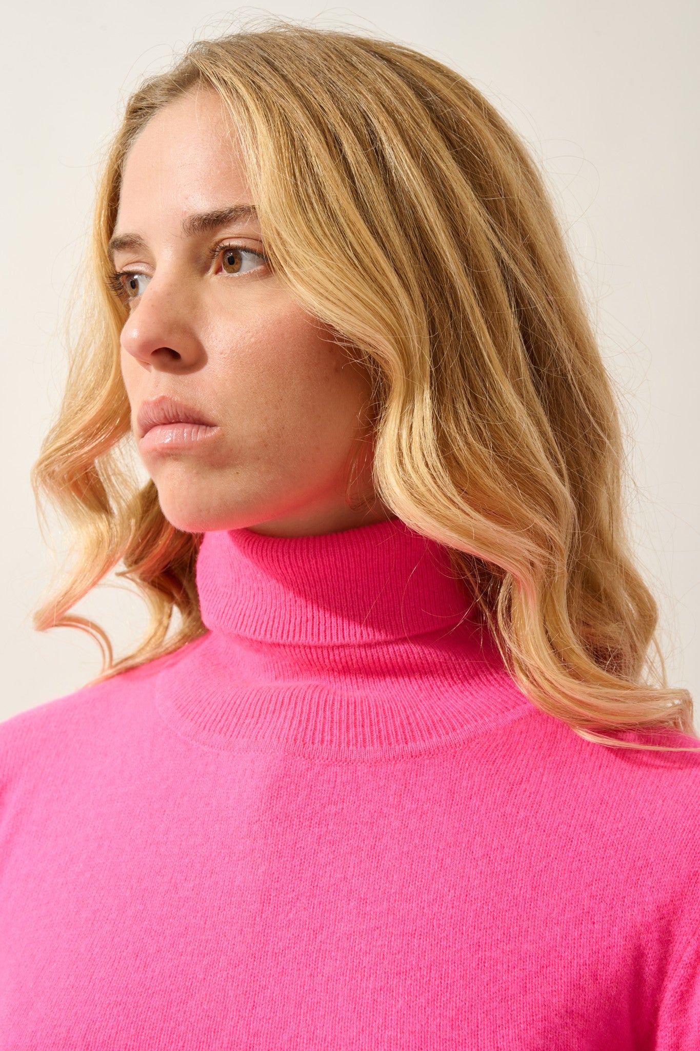 bise pull col roulé flamand rose fluo 100% cachemire