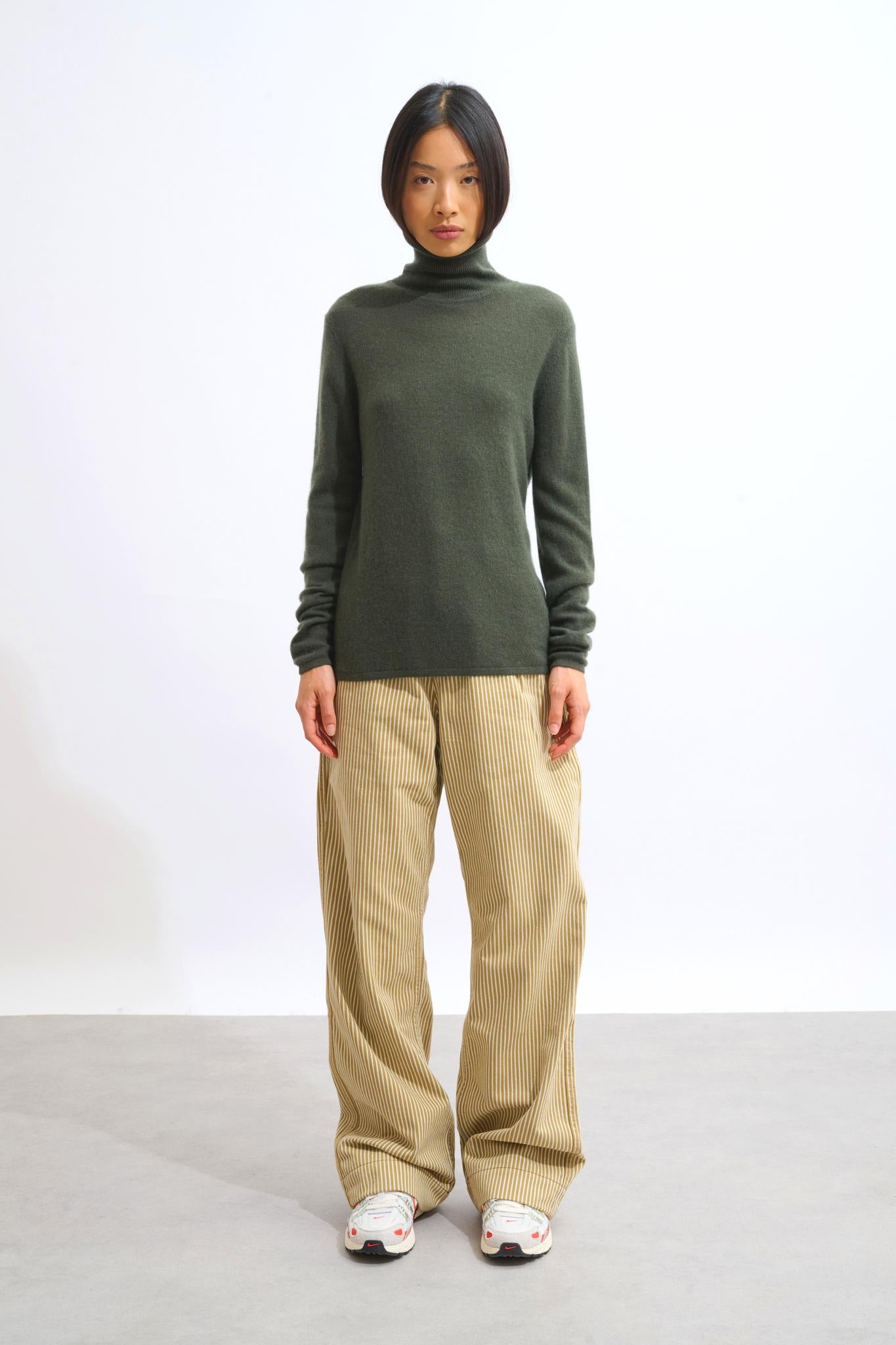 BISE khakifarbener Rollkragenpullover 100 % Kaschmir