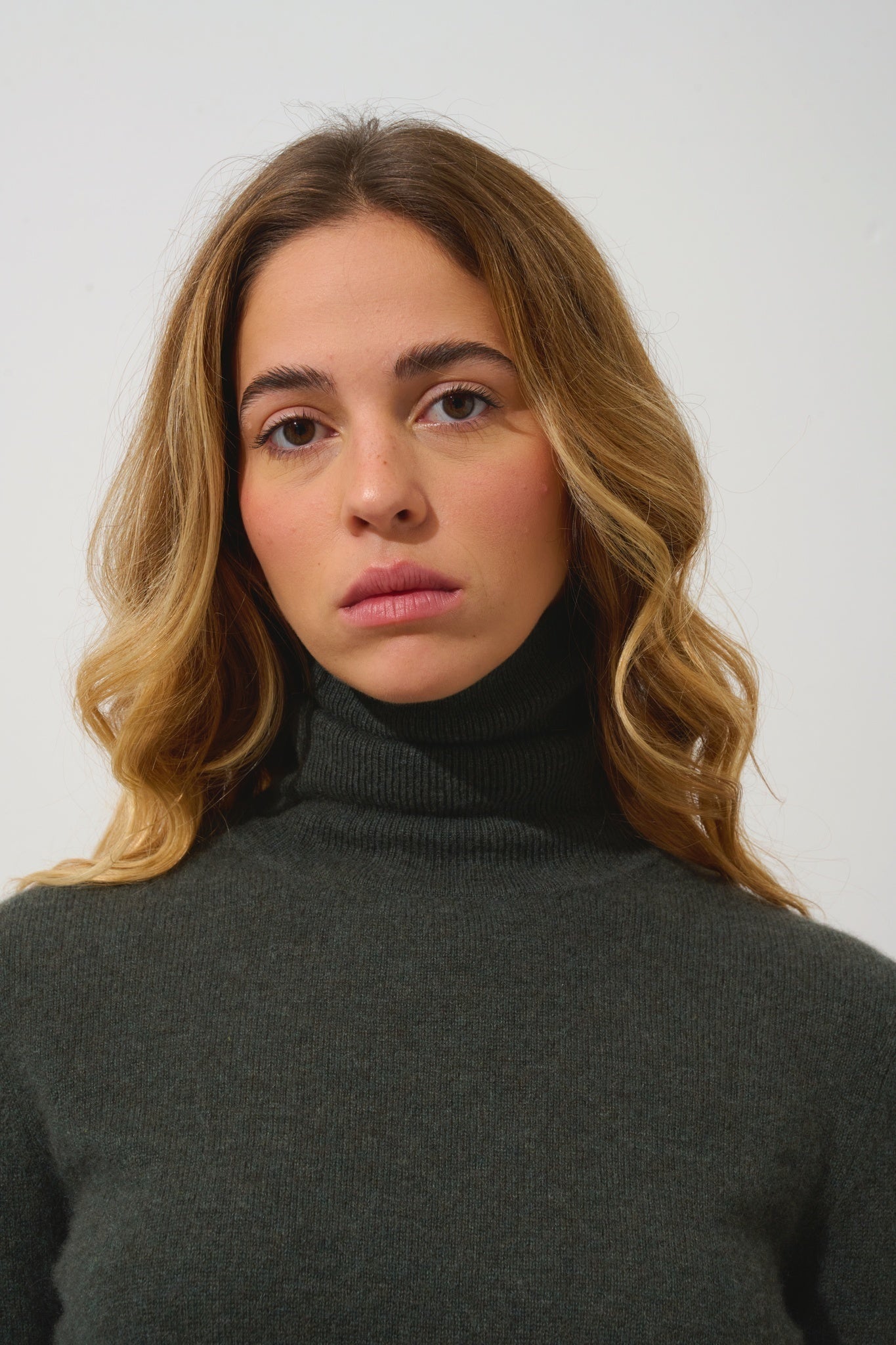 BISE khaki turtleneck sweater 100% cashmere