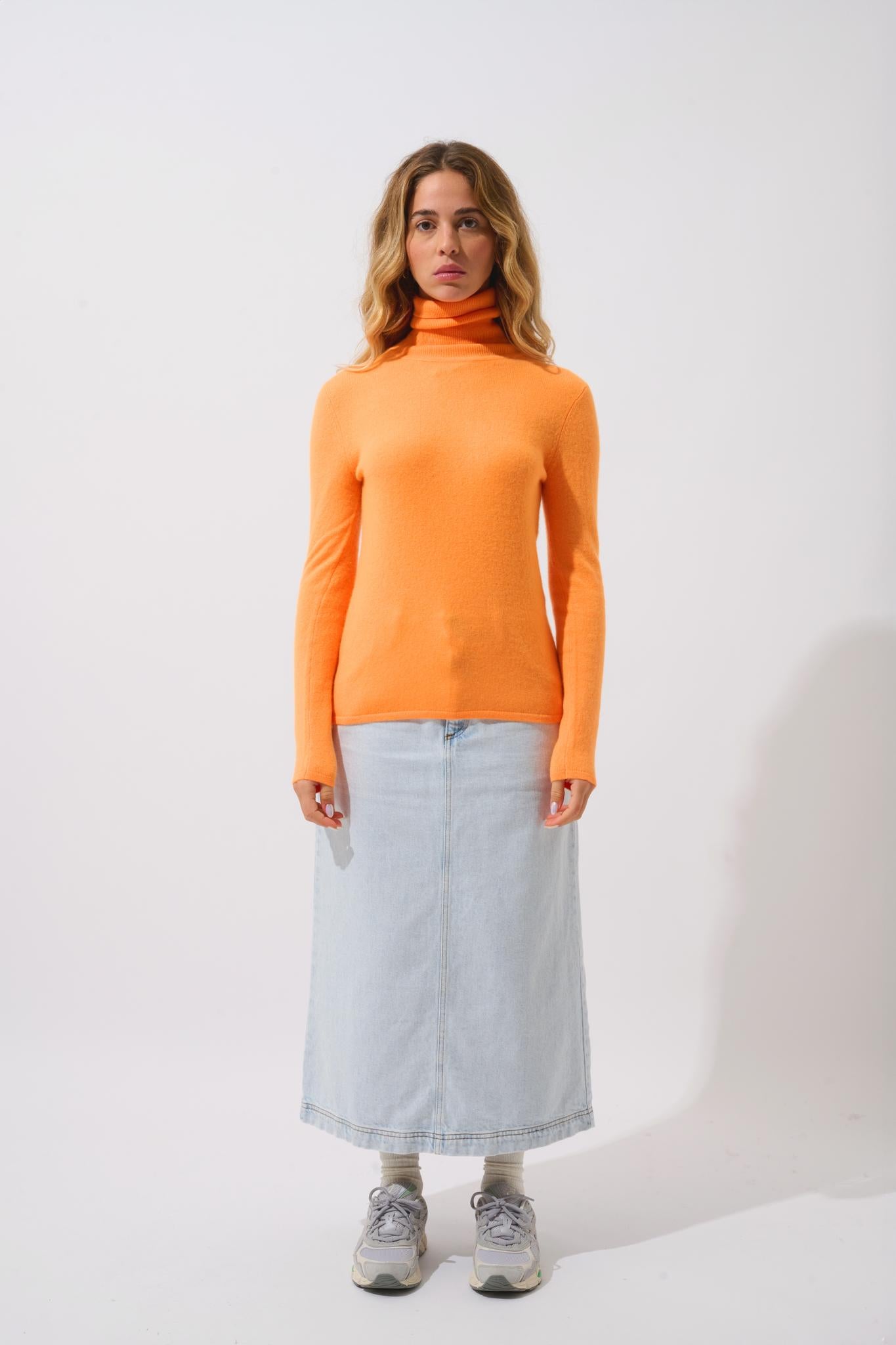 BISE tangerine turtleneck sweater 100% cashmere