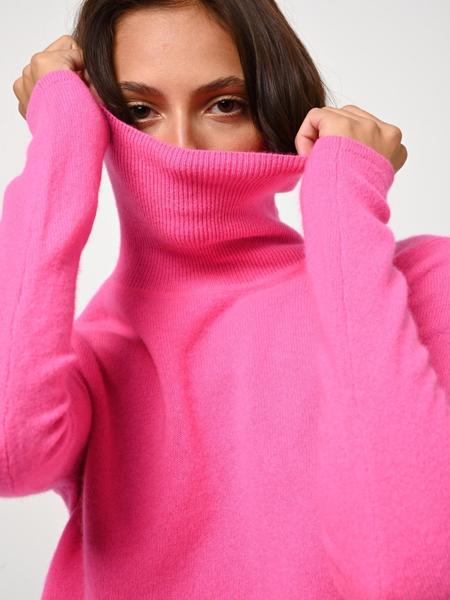 BISE neon pink turtleneck sweater 100% cashmere