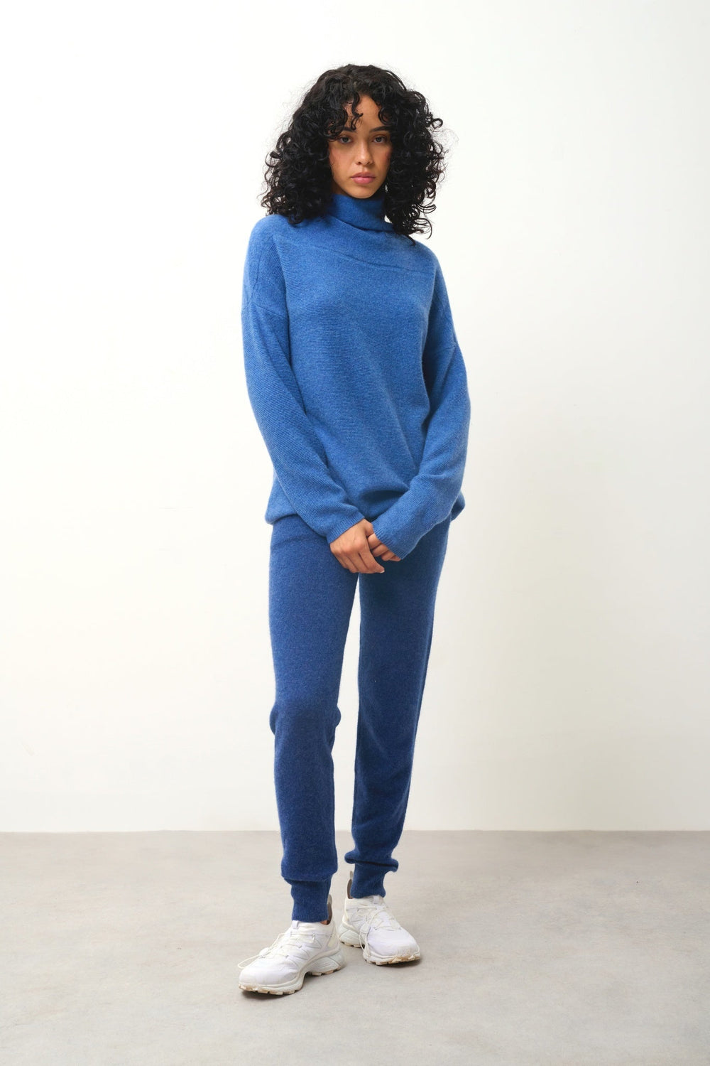 BLANTYRE pull col roulé bleu denim 100% cachemire