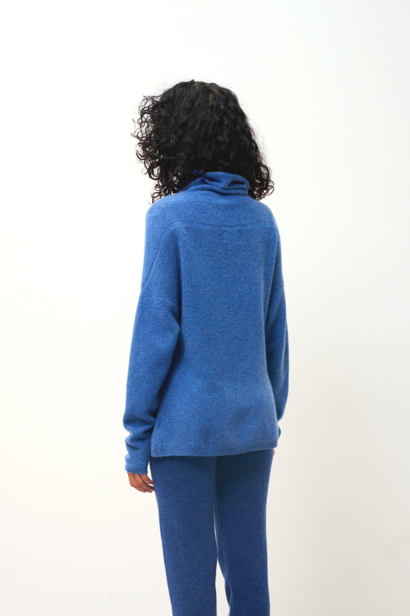 BLANTYRE pull col roulé bleu denim 100% cachemire