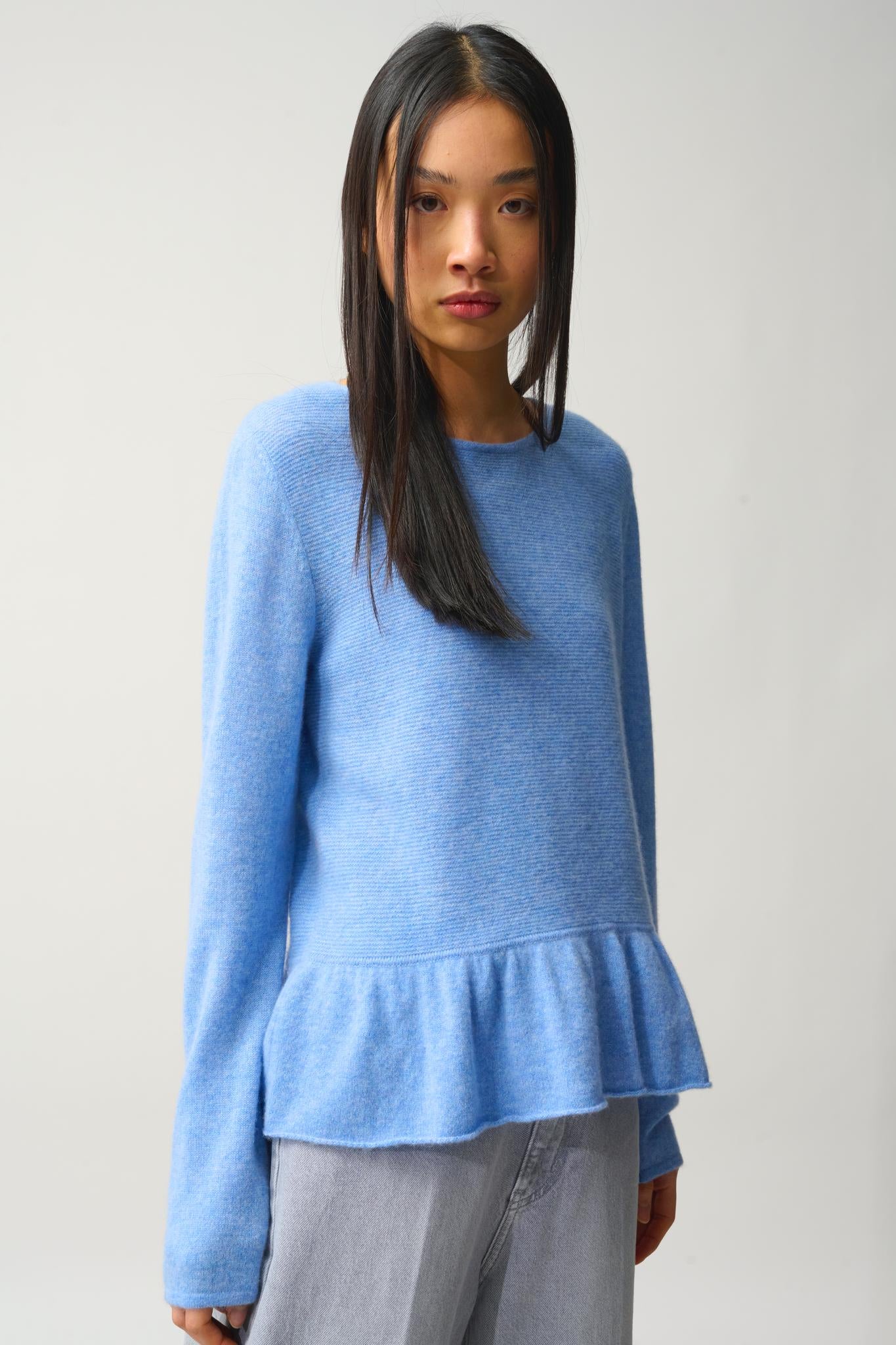 CADAIR pull col rond bas volanté sky 100% cachemire