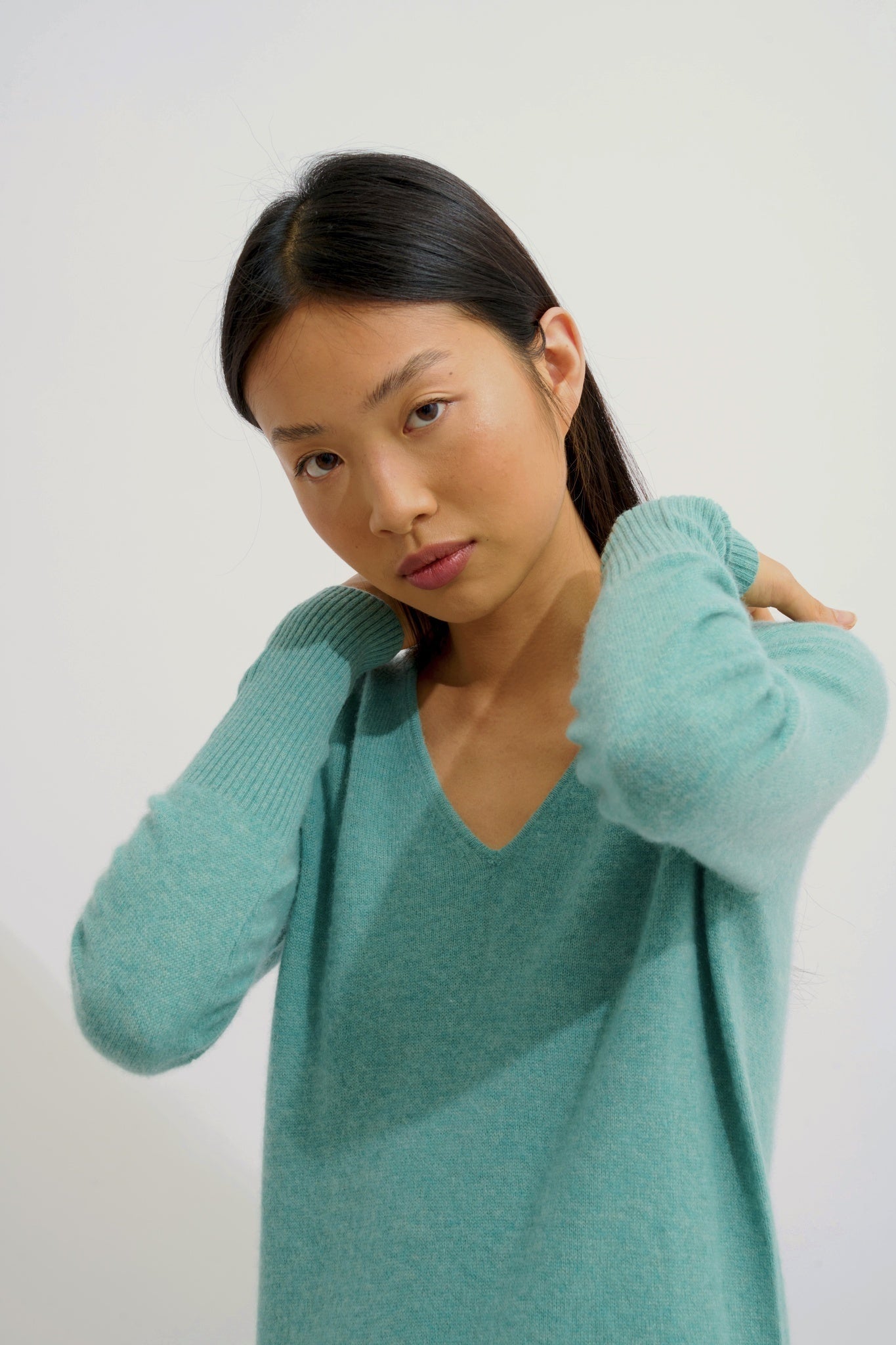 CAPELET v-neck dress mottled green 100% cashmere