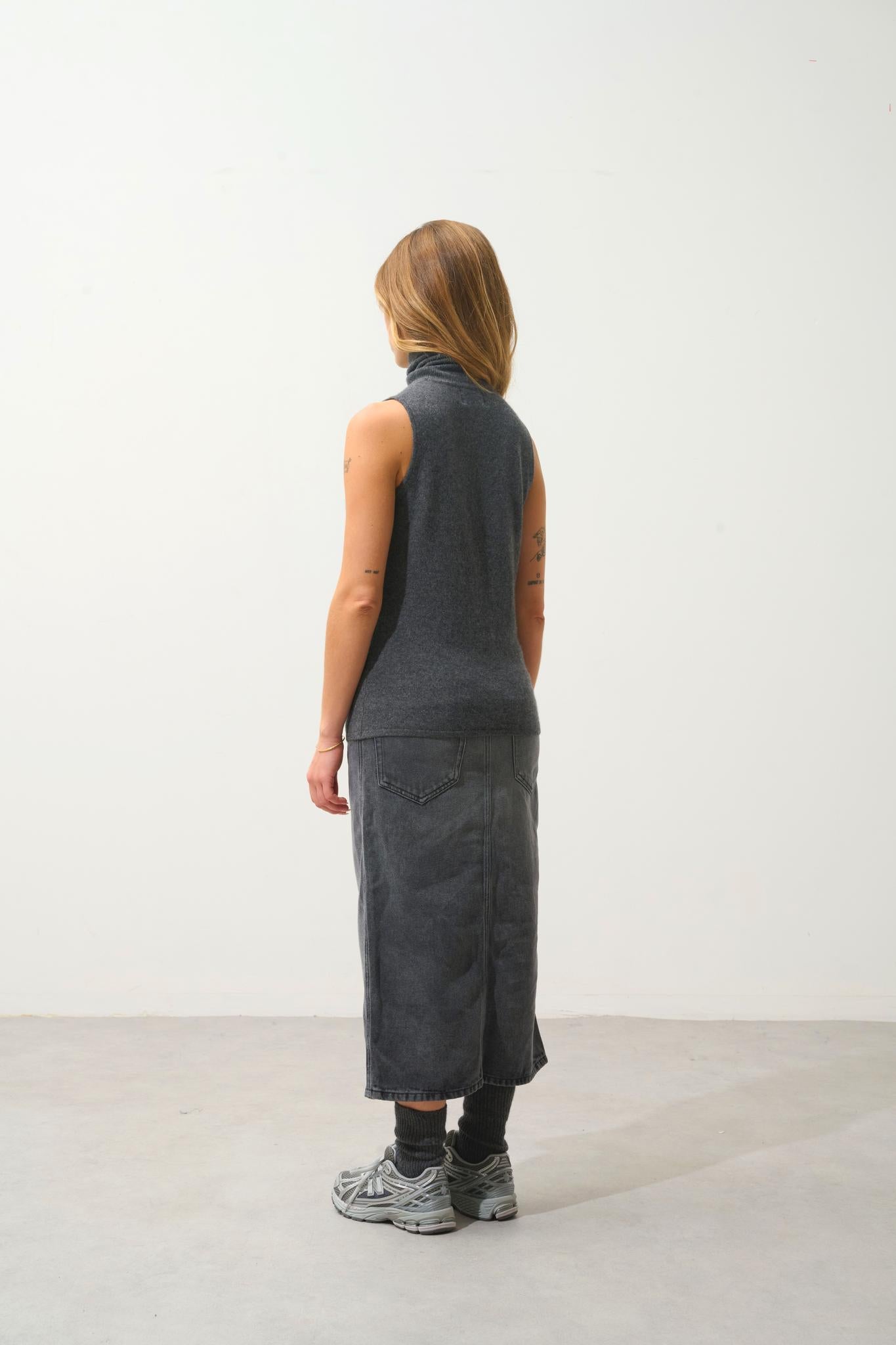 CAPUCIN pull col roulé sans manches anthracite chiné 100% cachemire