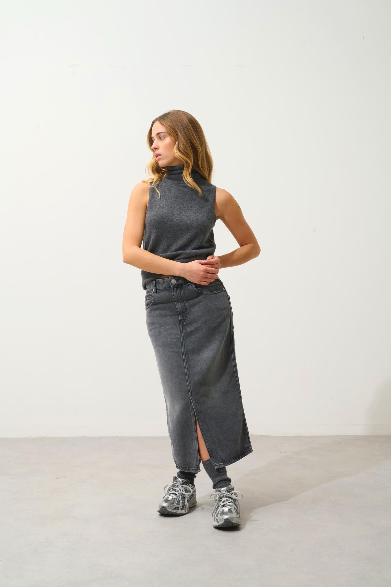 CAPUCIN pull col roulé sans manches anthracite chiné 100% cachemire