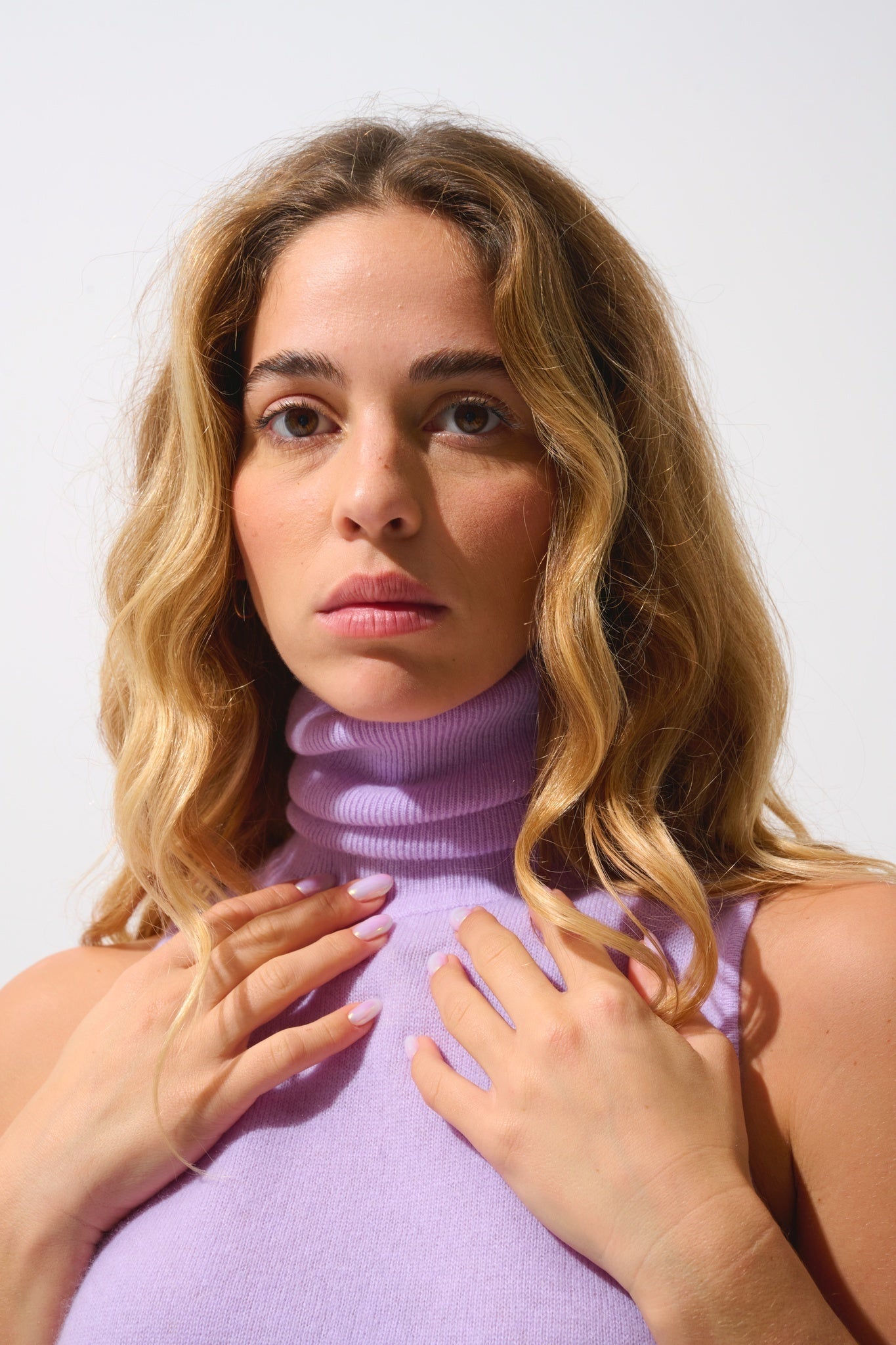 CAPUCIN pull col roulé sans manches mauve 100% cachemire