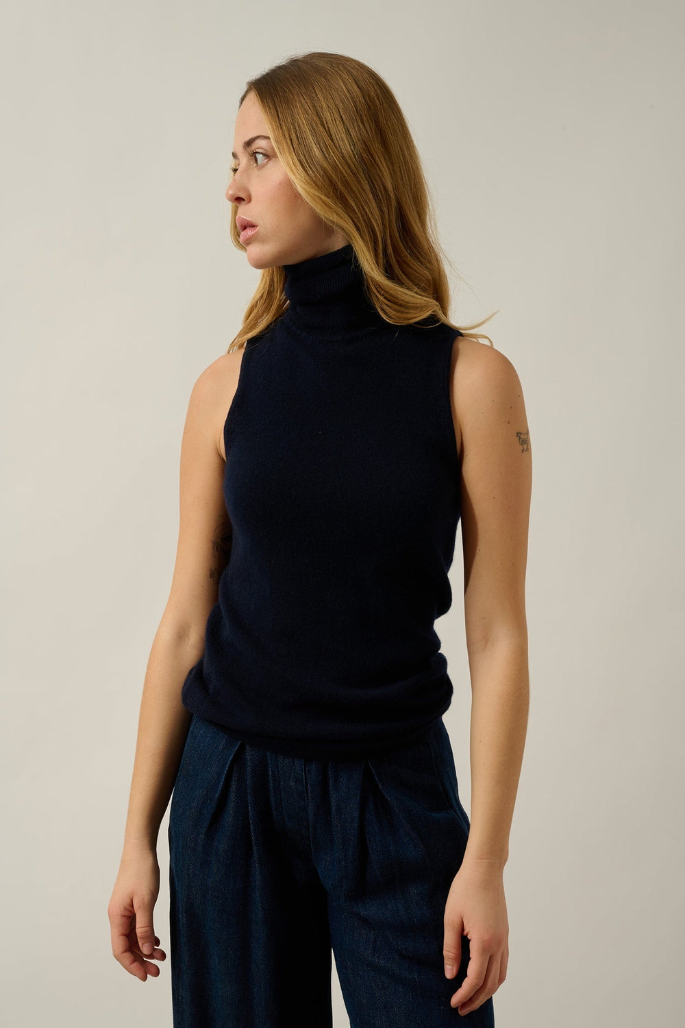 CAPUCIN navy sleeveless turtleneck sweater 100% cashmere