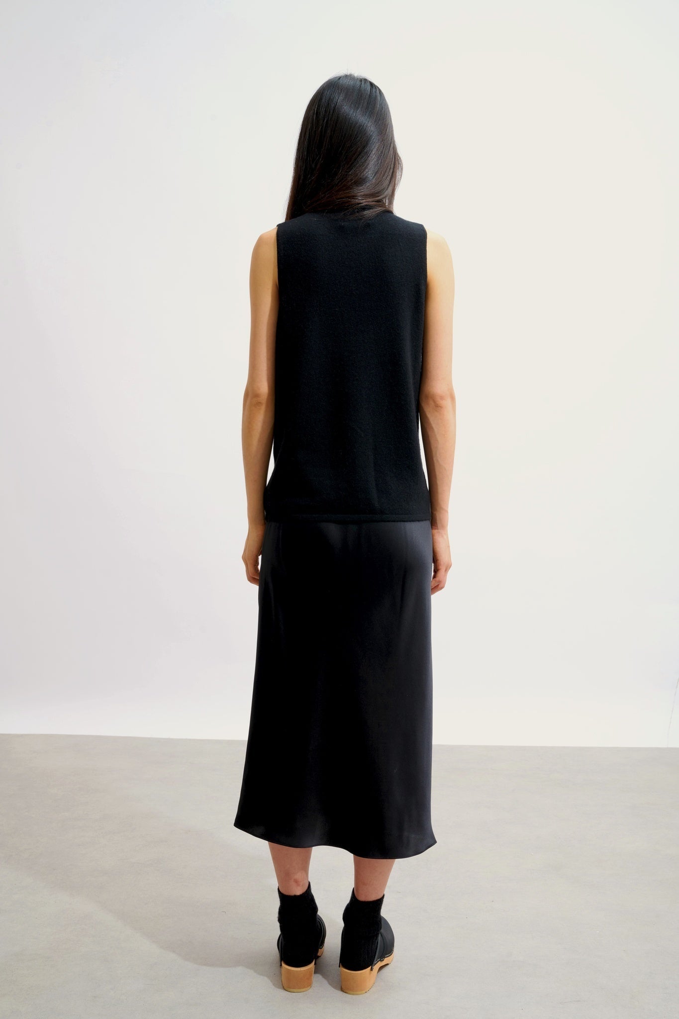 CAPUCIN ärmelloser Rollkragenpullover schwarz 100% Kaschmir