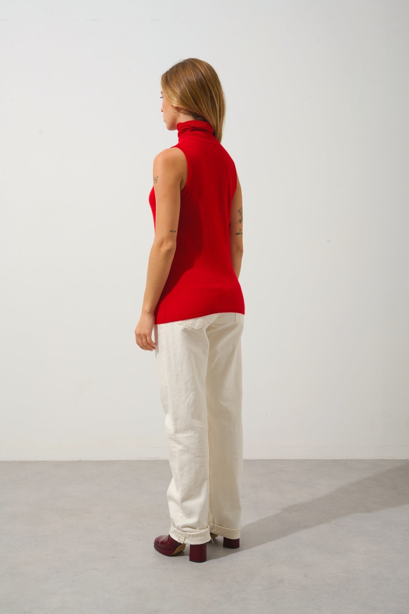 CAPUCIN red sleeveless turtleneck sweater 100% cashmere