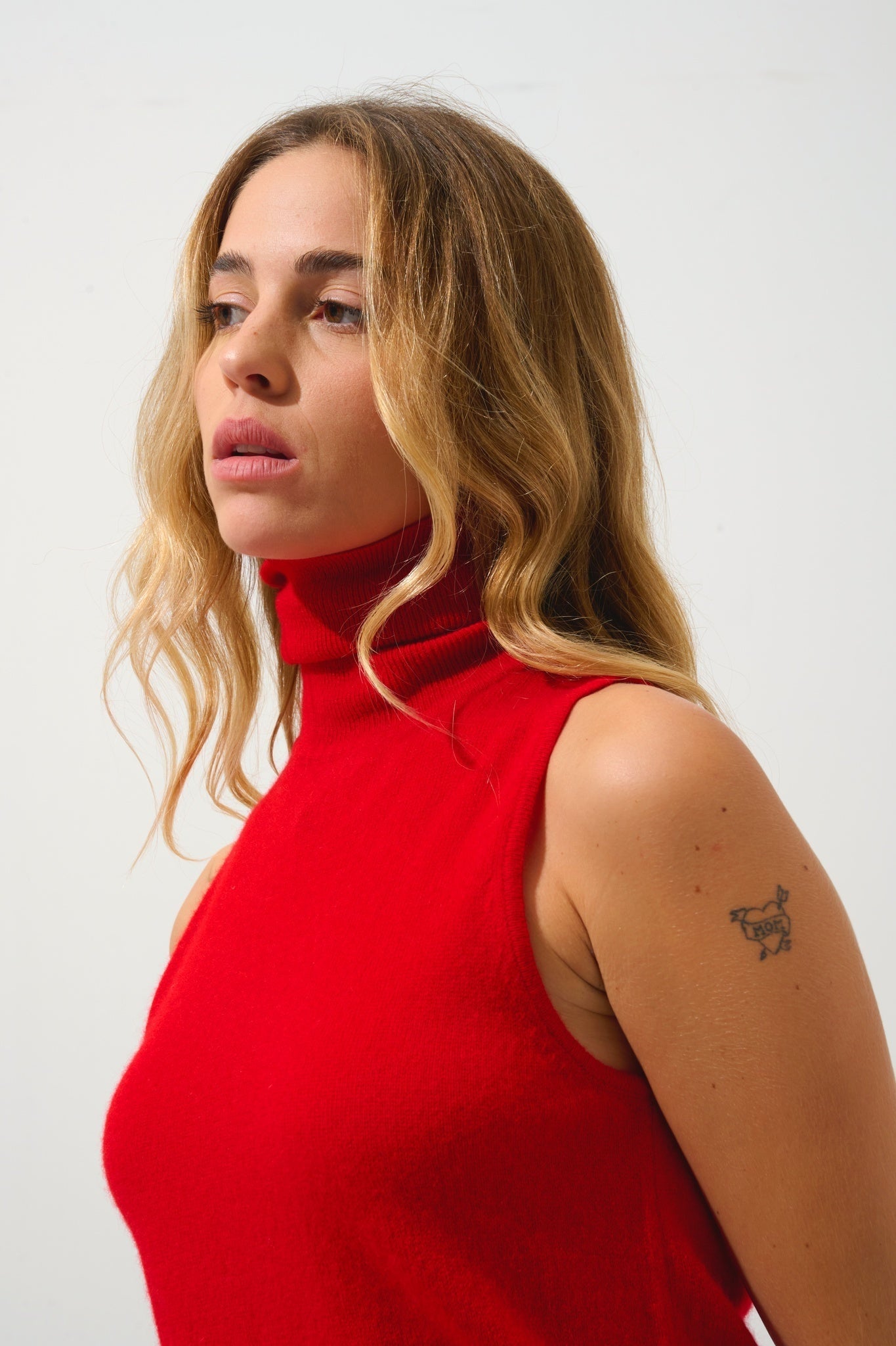 CAPUCIN red sleeveless turtleneck sweater 100% cashmere