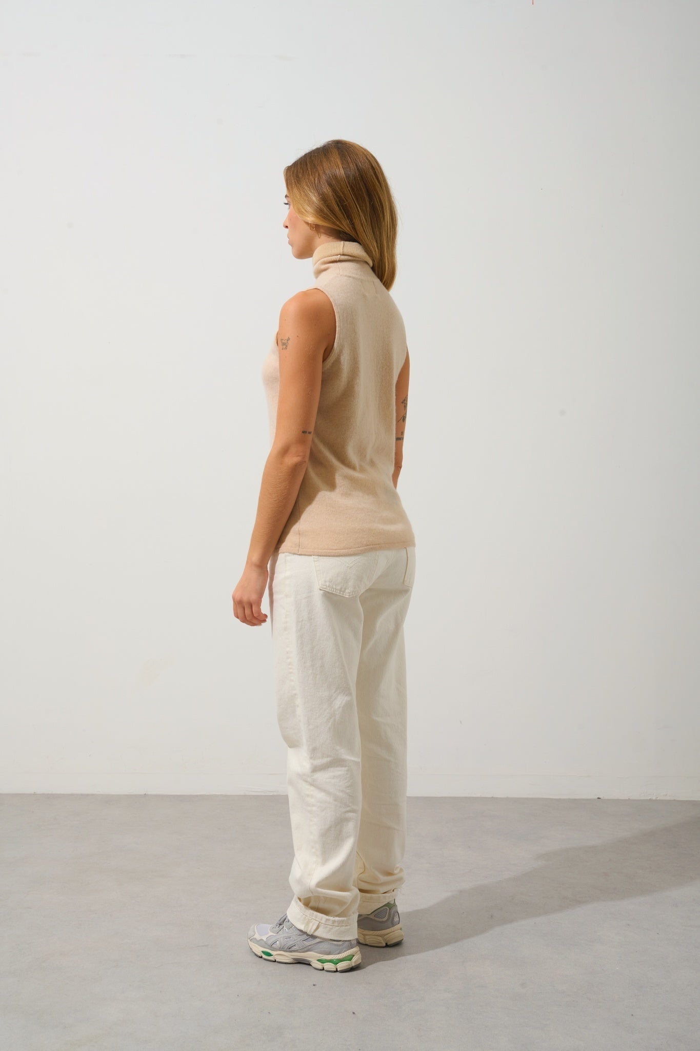 CAPUCIN sleeveless turtleneck sweater sand 100% cashmere