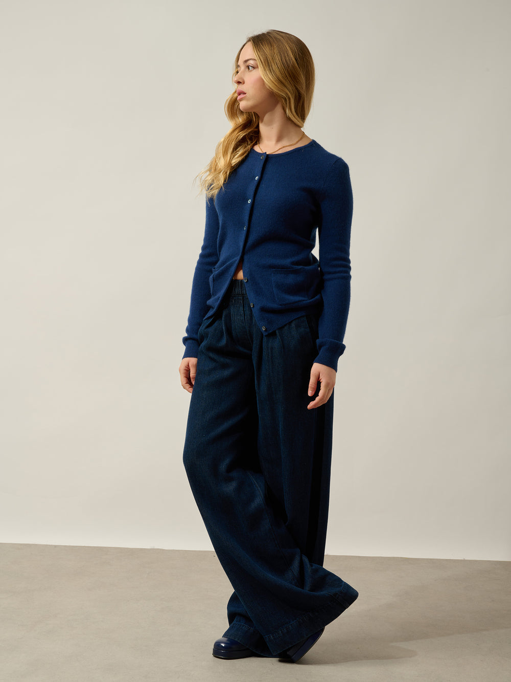 CARON Strickjacke mit Rundhalsausschnitt Mitternacht 100% Kaschmir