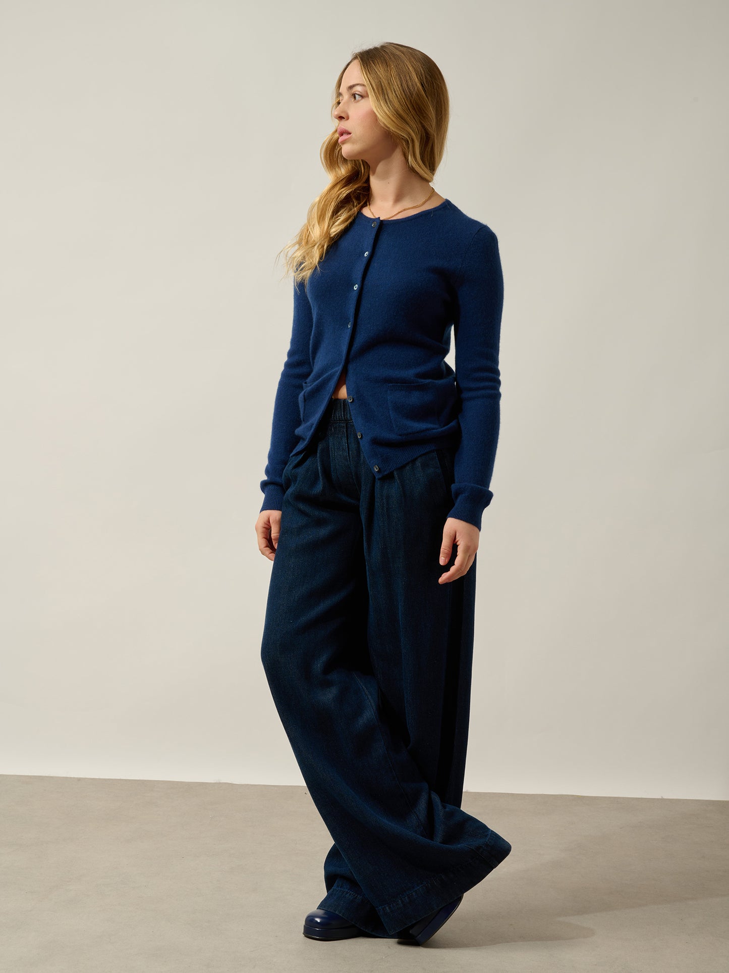 CARON Strickjacke mit Rundhalsausschnitt Mitternacht 100% Kaschmir