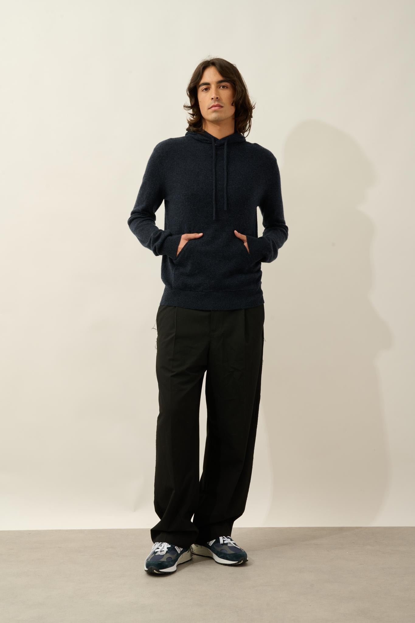 CASPER pull capuche poche kangourou caviar 100% cachemire