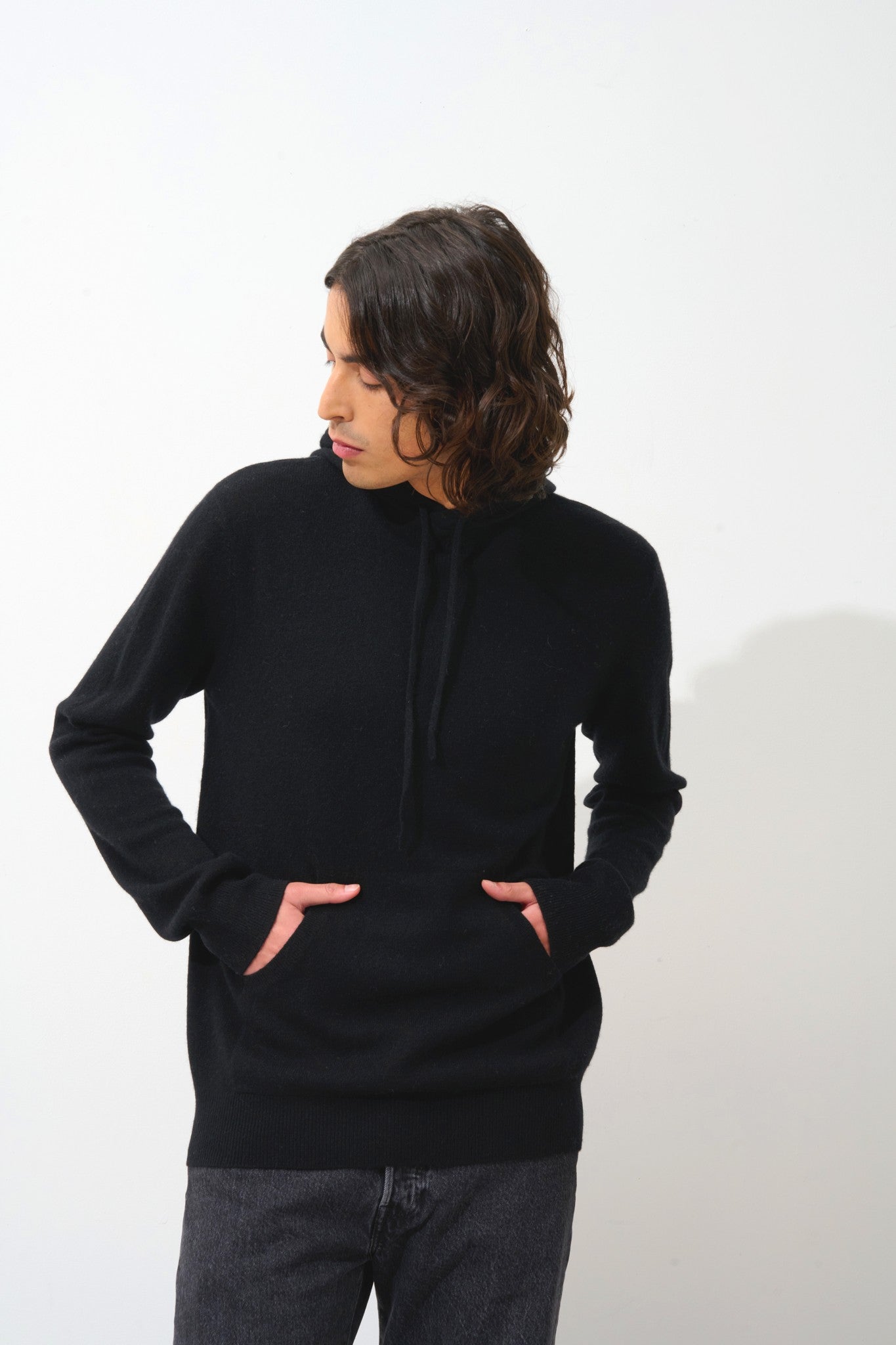 casper pull capuche poche kangourou noir 100% cachemire