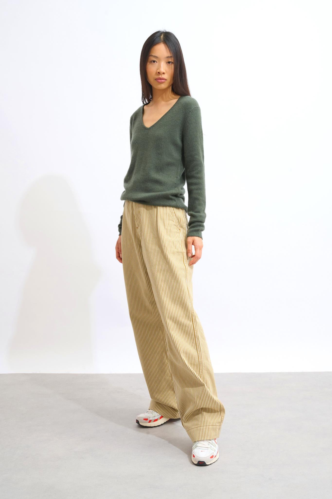 CHELSEA pull col v 4 fils kaki 100% cachemire