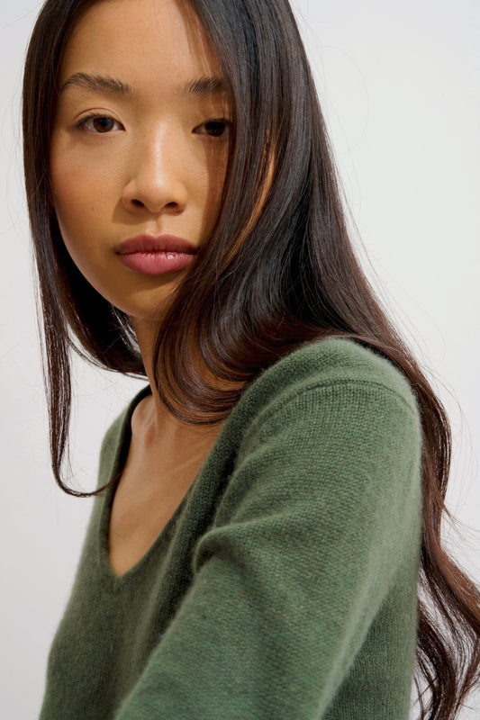 CHELSEA 4-thread khaki v-neck sweater 100% cashmere