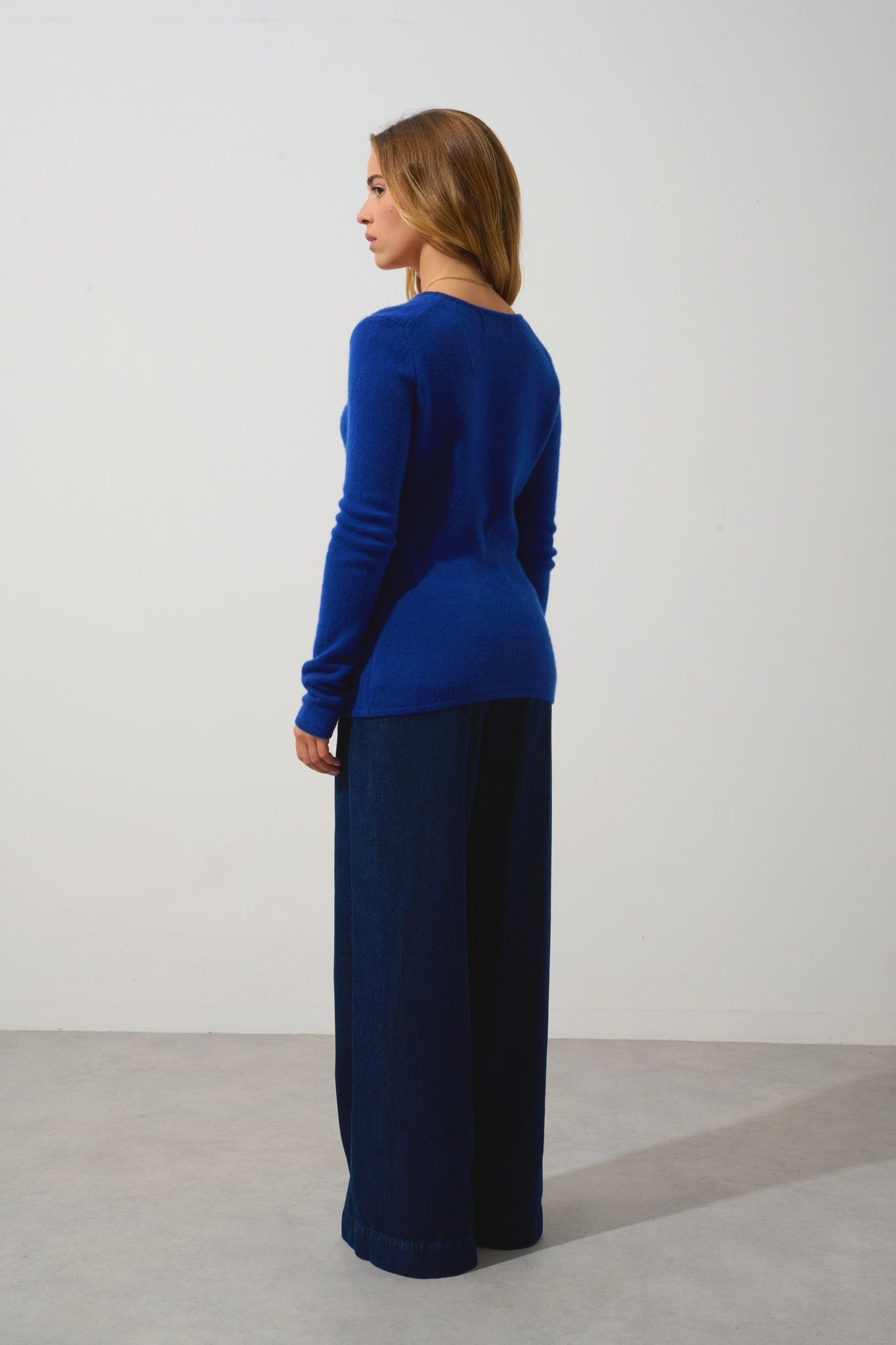 CHELSEA Pullover mit V-Ausschnitt 4 Fäden ultramarin 100% Kaschmir