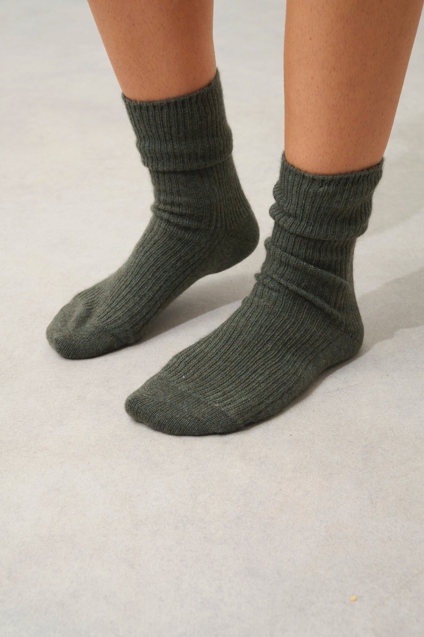 CHEWILA chaussettes 4 fils kaki chiné 100% cachemire