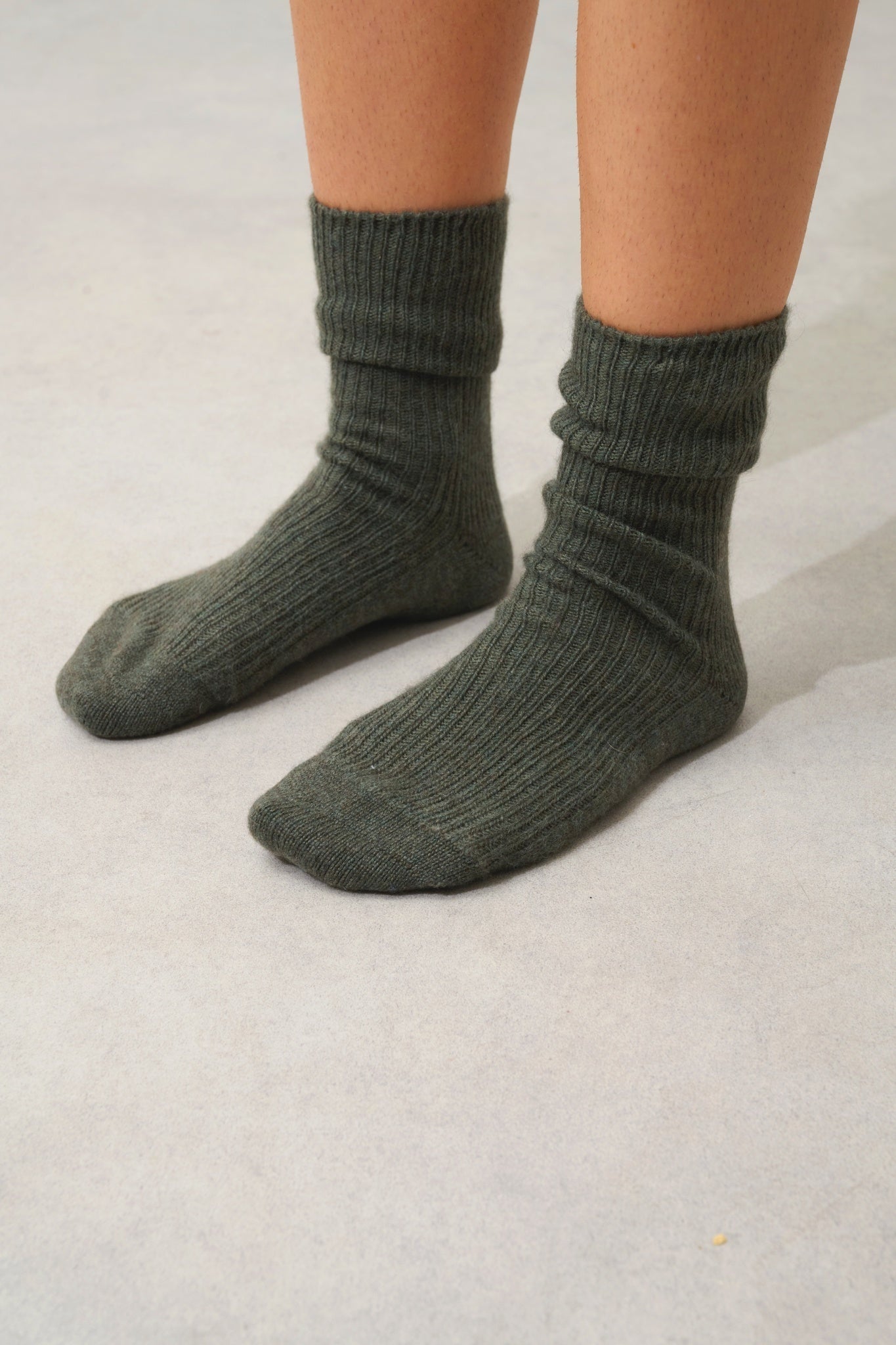 CHEWILA chaussettes 4 fils kaki chiné 100% cachemire