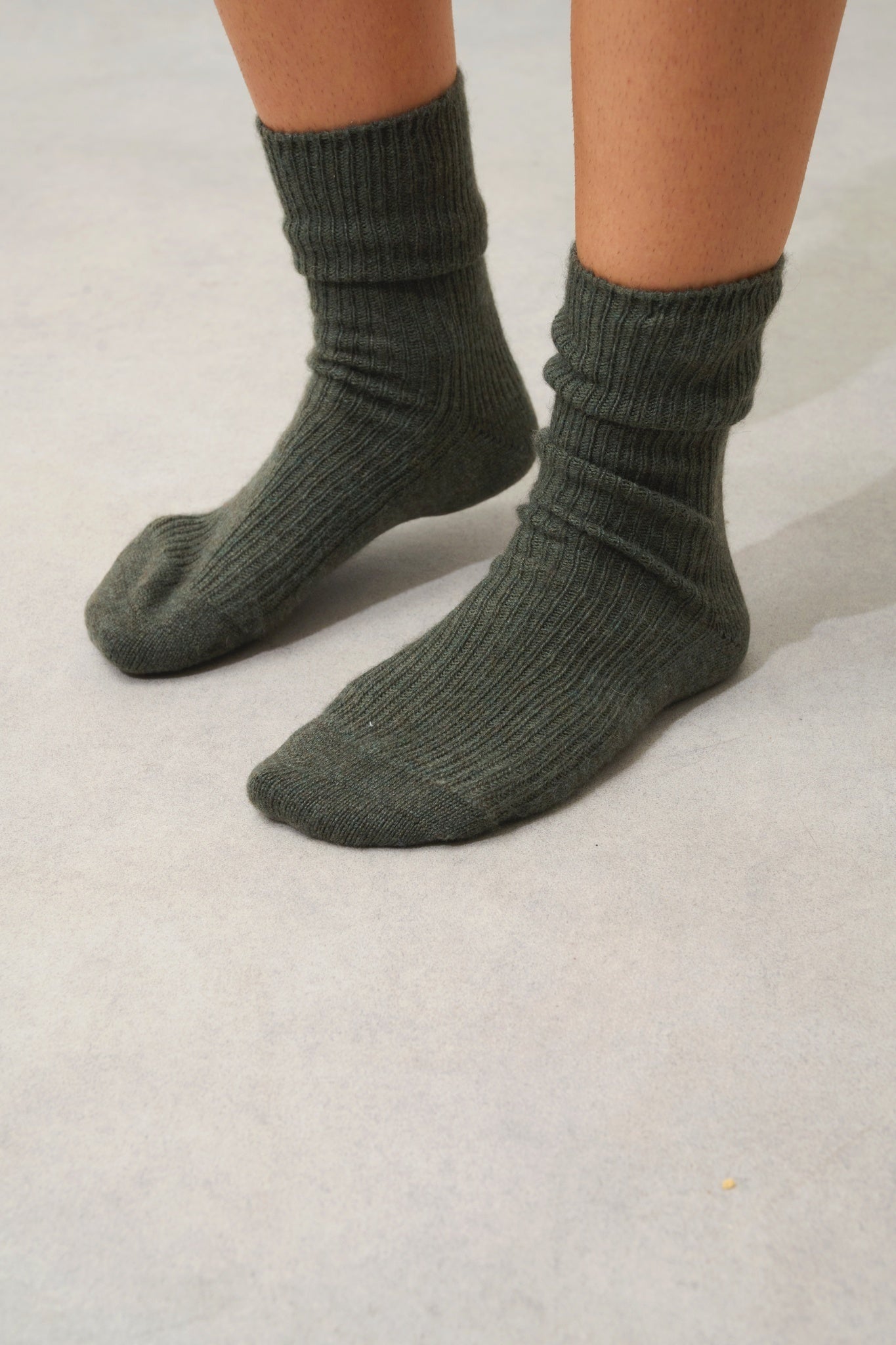 CHEWILA chaussettes 4 fils kaki chiné 100% cachemire