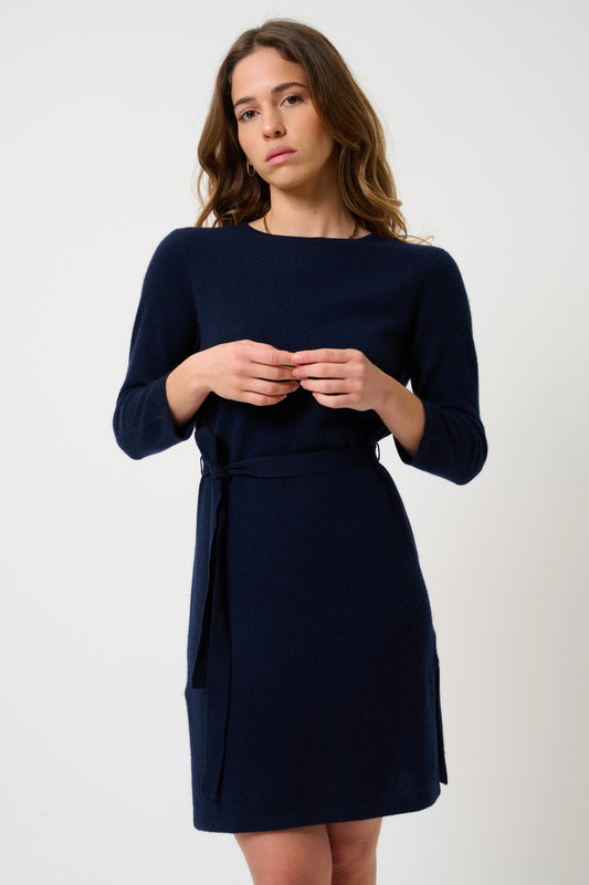 coniston robe col rond avec ceinture navy 100% cachemire