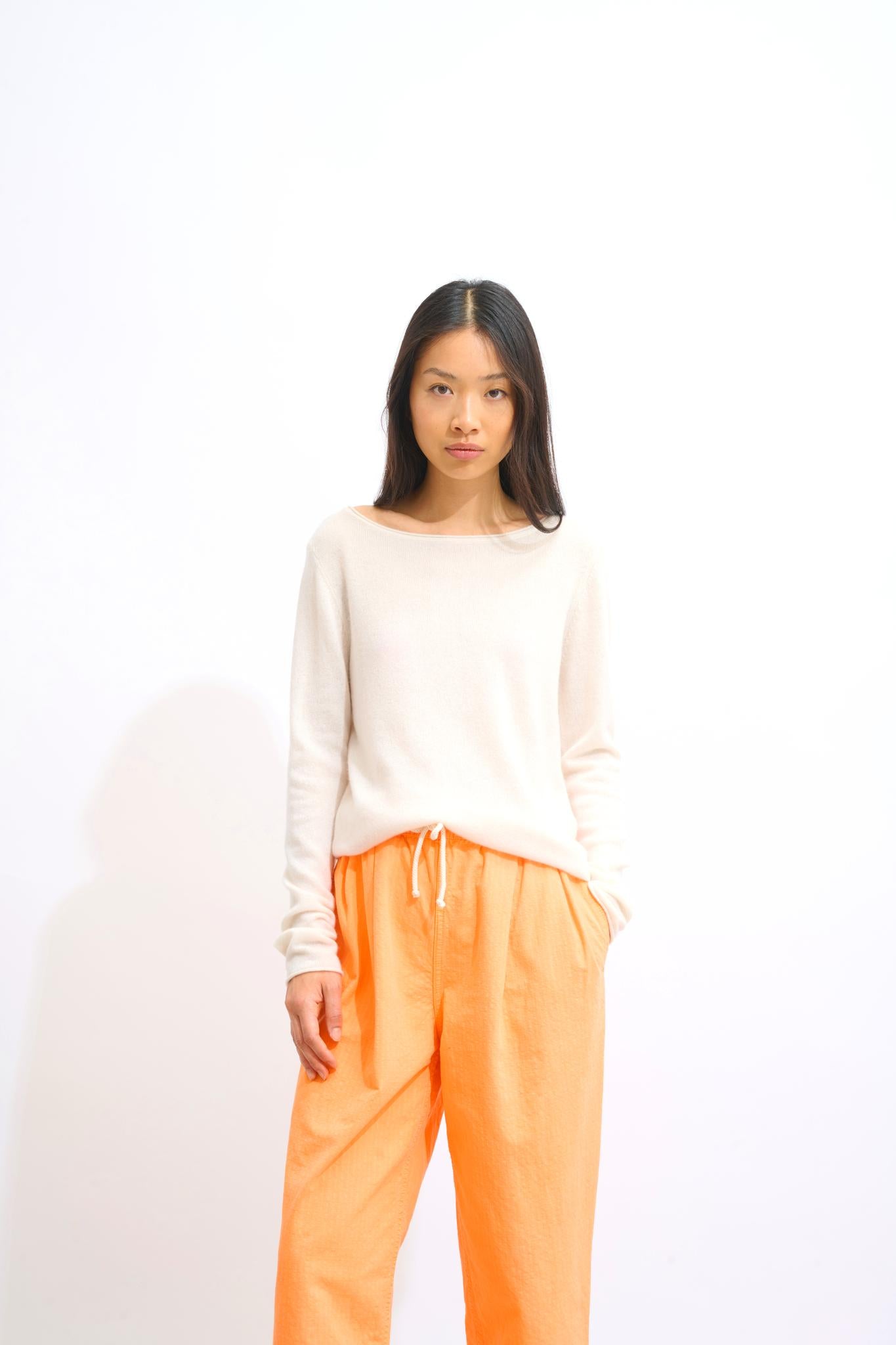 CRIOU Elfenbeinfarbener Pullover mit U-Boot-Ausschnitt, 100 % Kaschmir