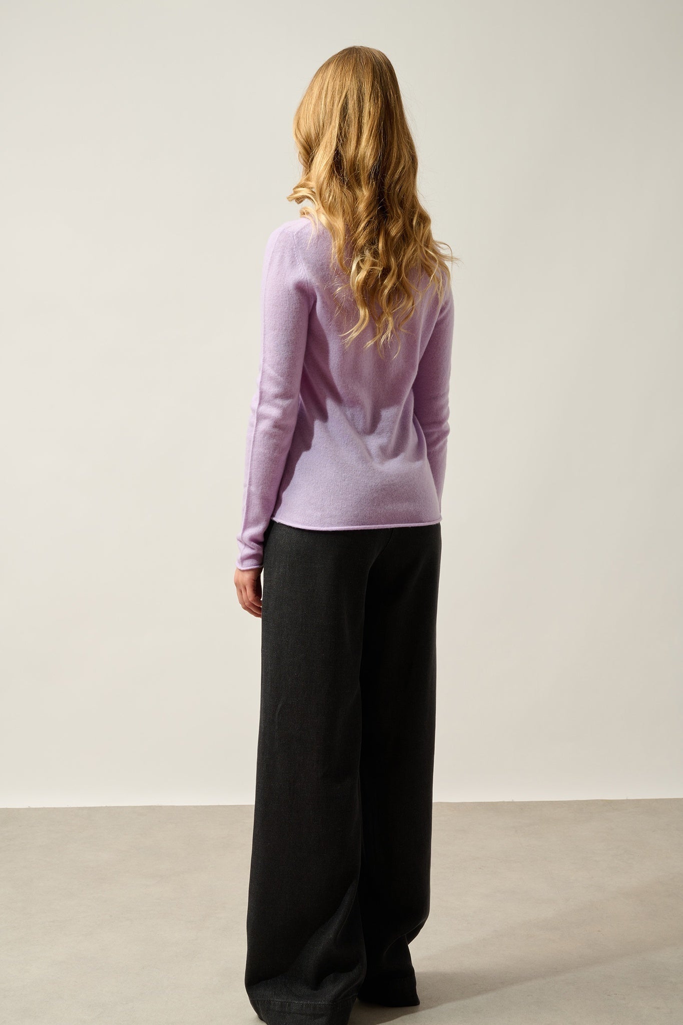 CRIOU Pullover mit mauvefarbenem U-Boot-Ausschnitt aus 100% Kaschmir